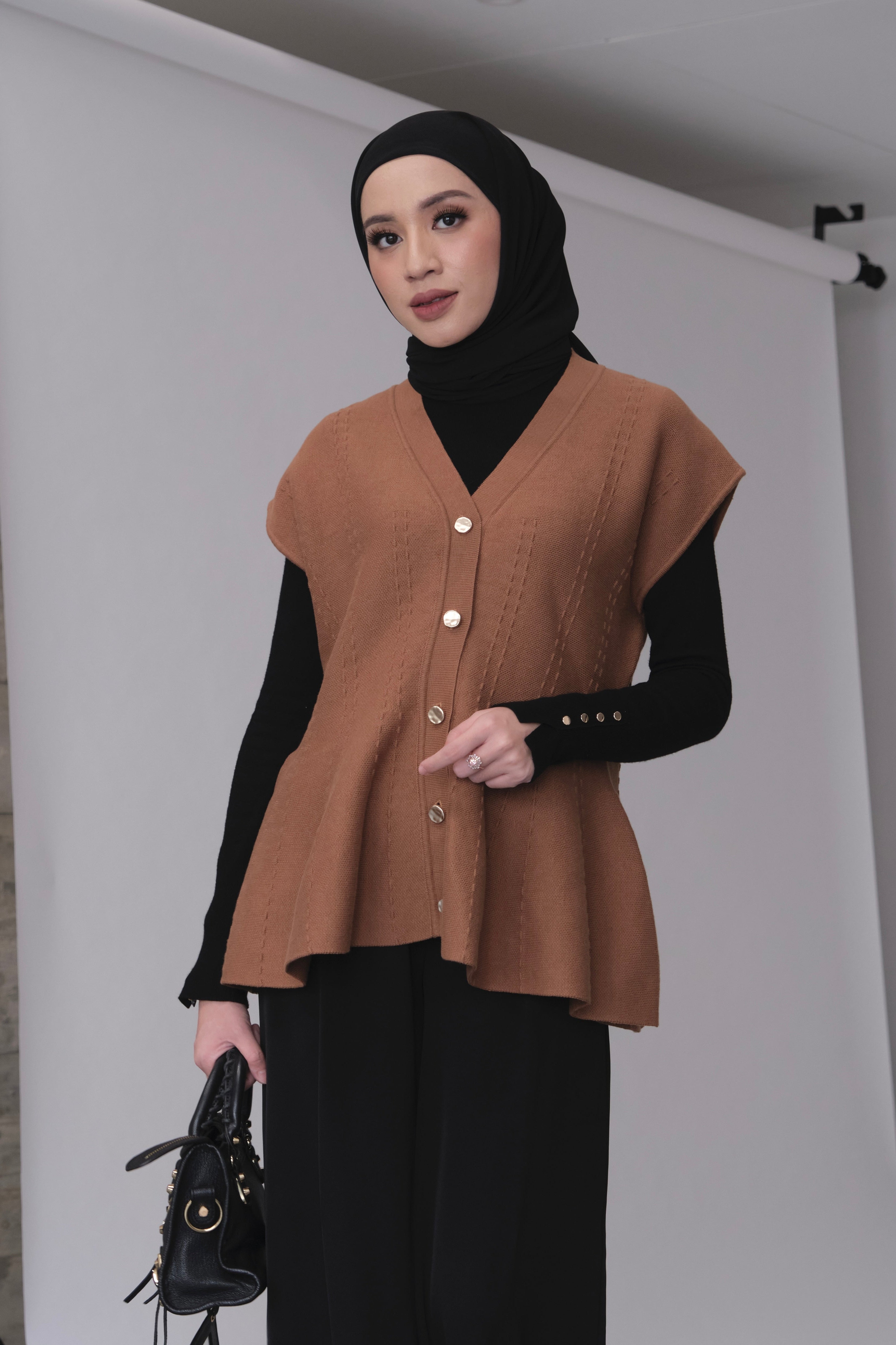 Cheer Vest - Rompi Rajut Wanita Bahan Knit Lengan Putung