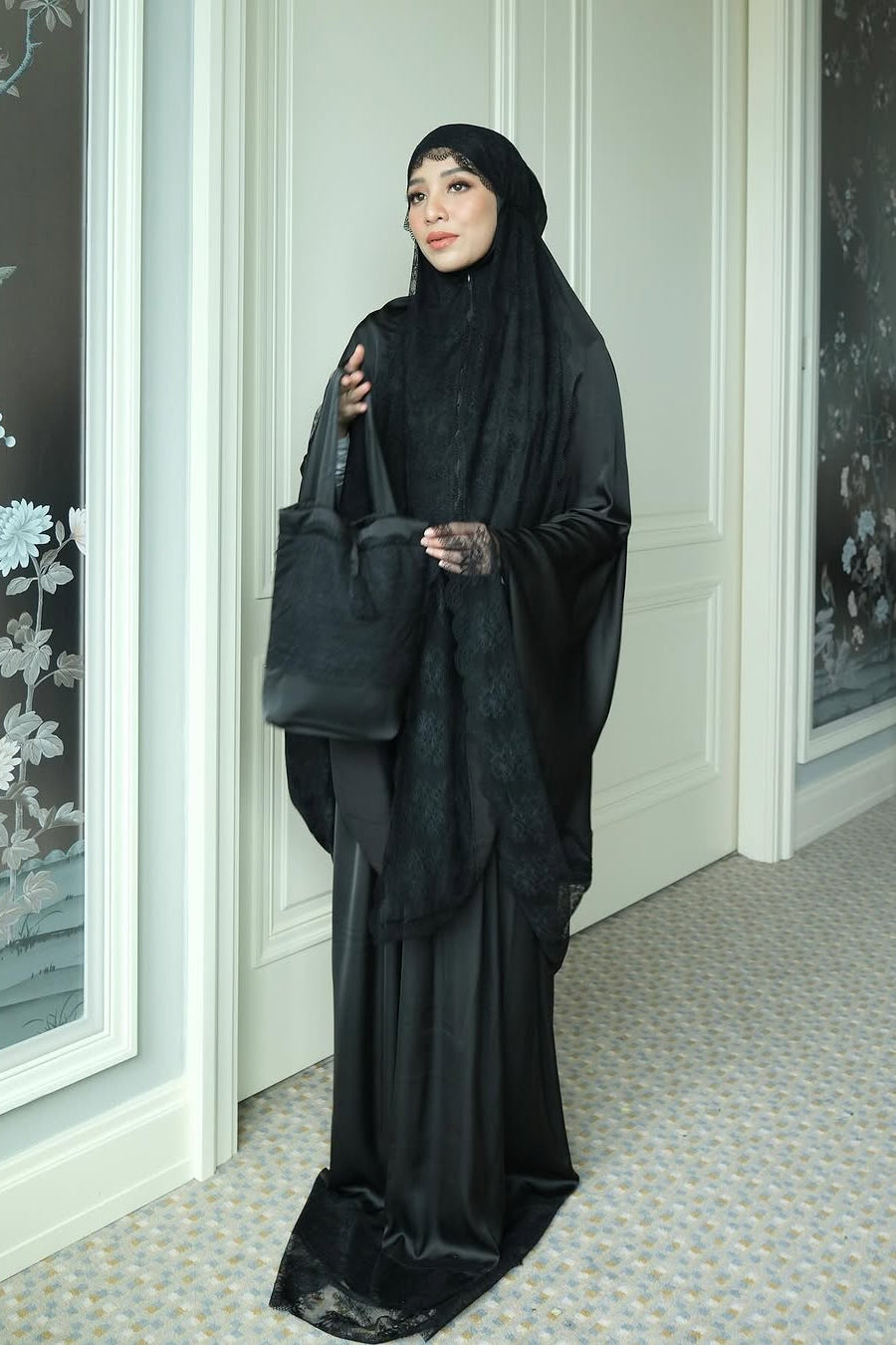 Zahra Mukena - Black - Mukena Renda Bahan Armany Silk