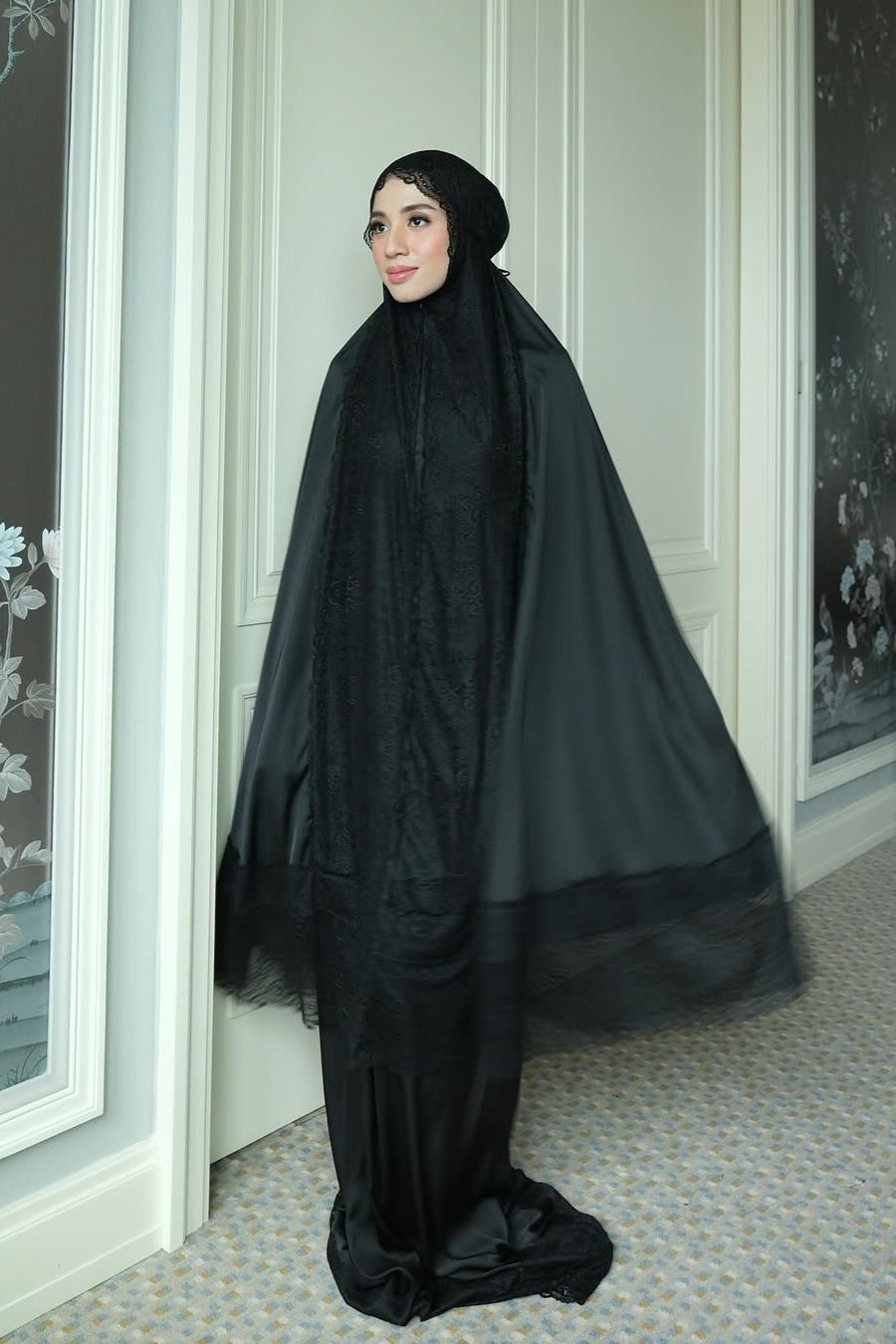 Zahra Mukena - Black - Mukena Renda Bahan Armany Silk