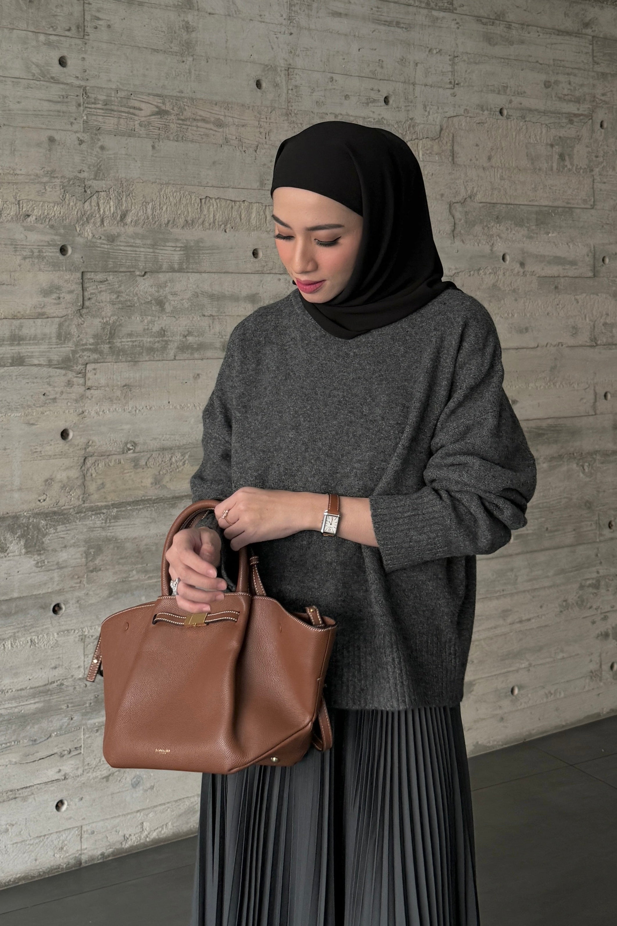 Aigo Sweater - Dark Grey - Atasan Sweater Bahan Wool Wanita Warna Dark Grey