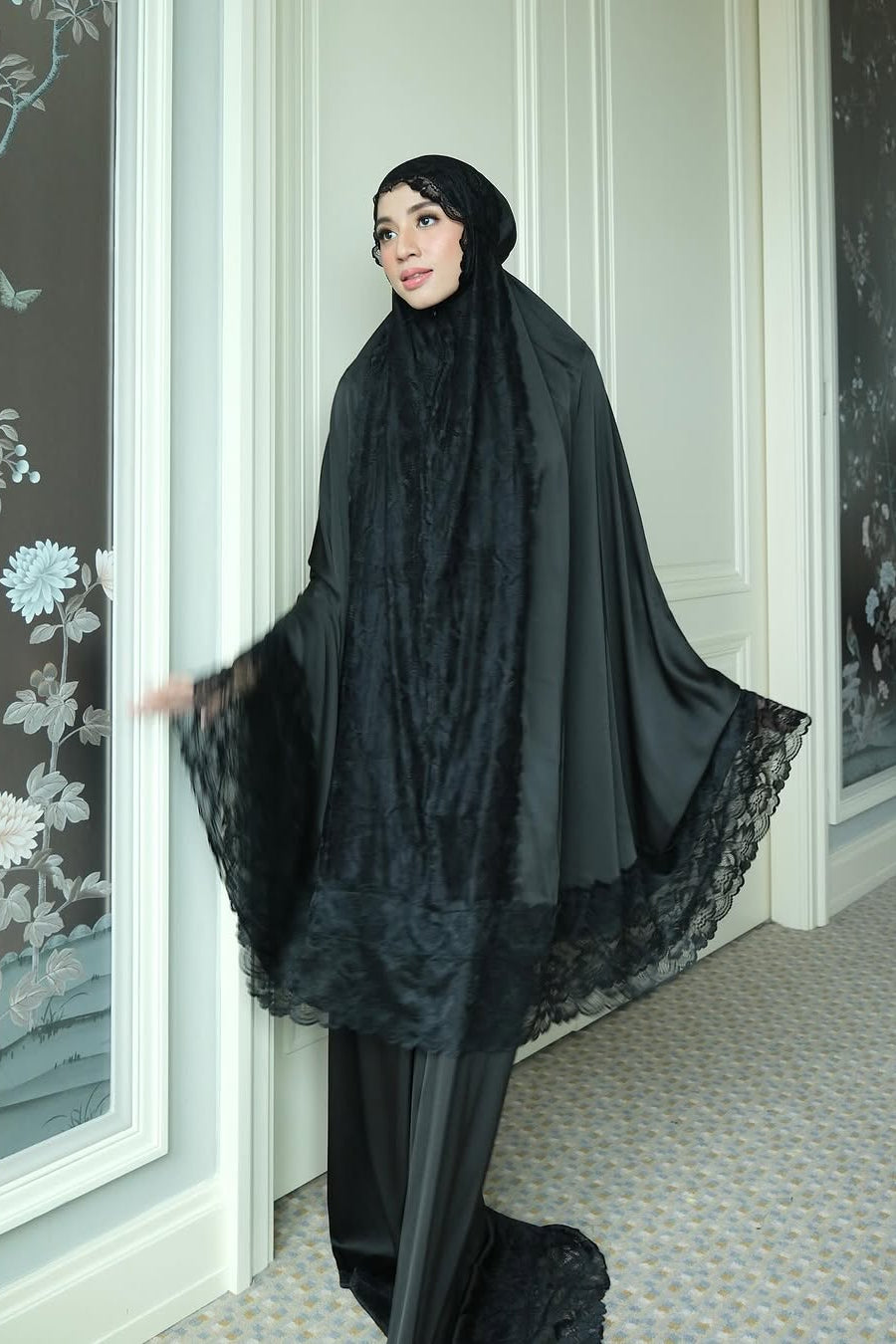 Zahra Mukena - Black - Mukena Renda Bahan Armany Silk