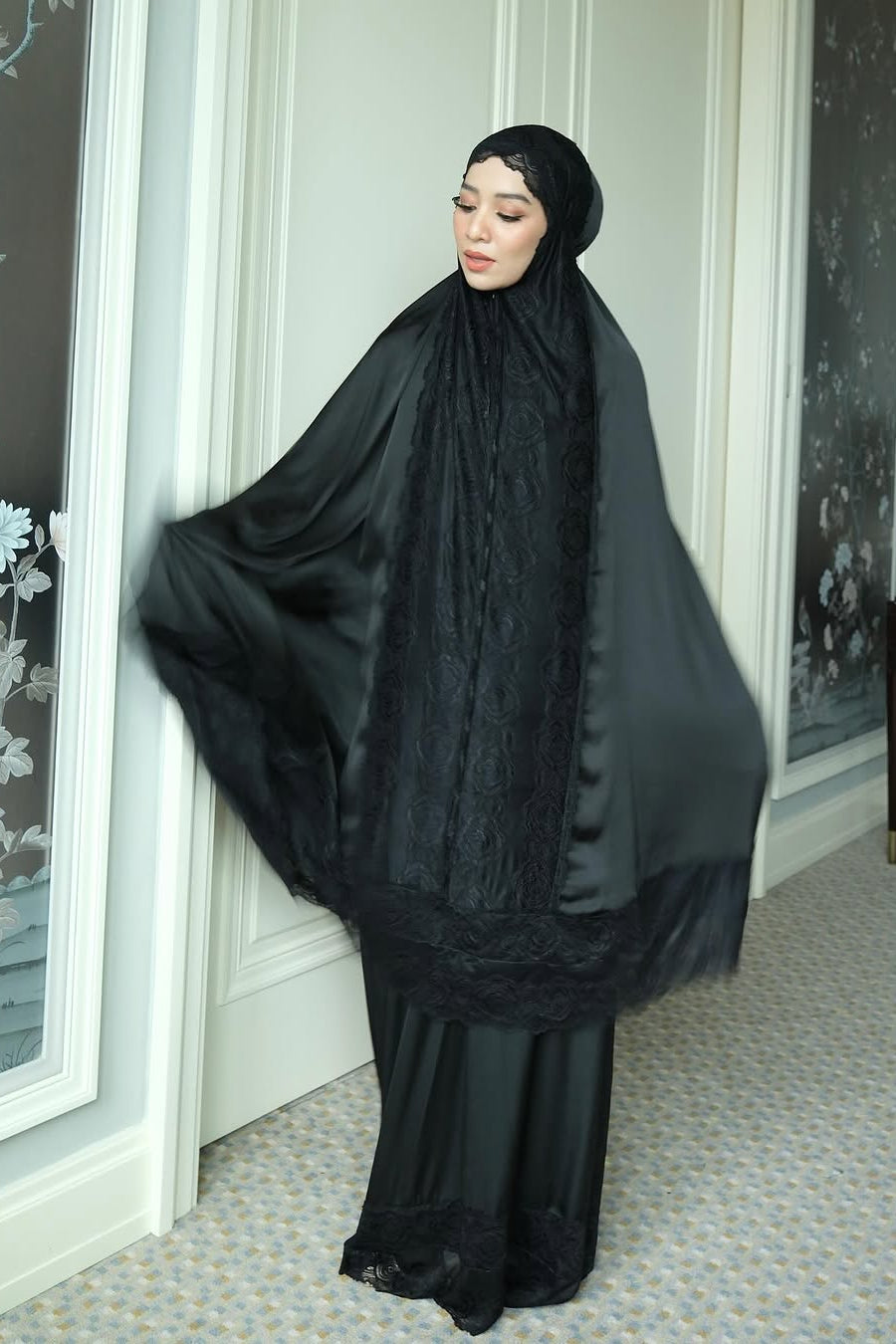 Zahra Mukena - Black - Mukena Renda Bahan Armany Silk