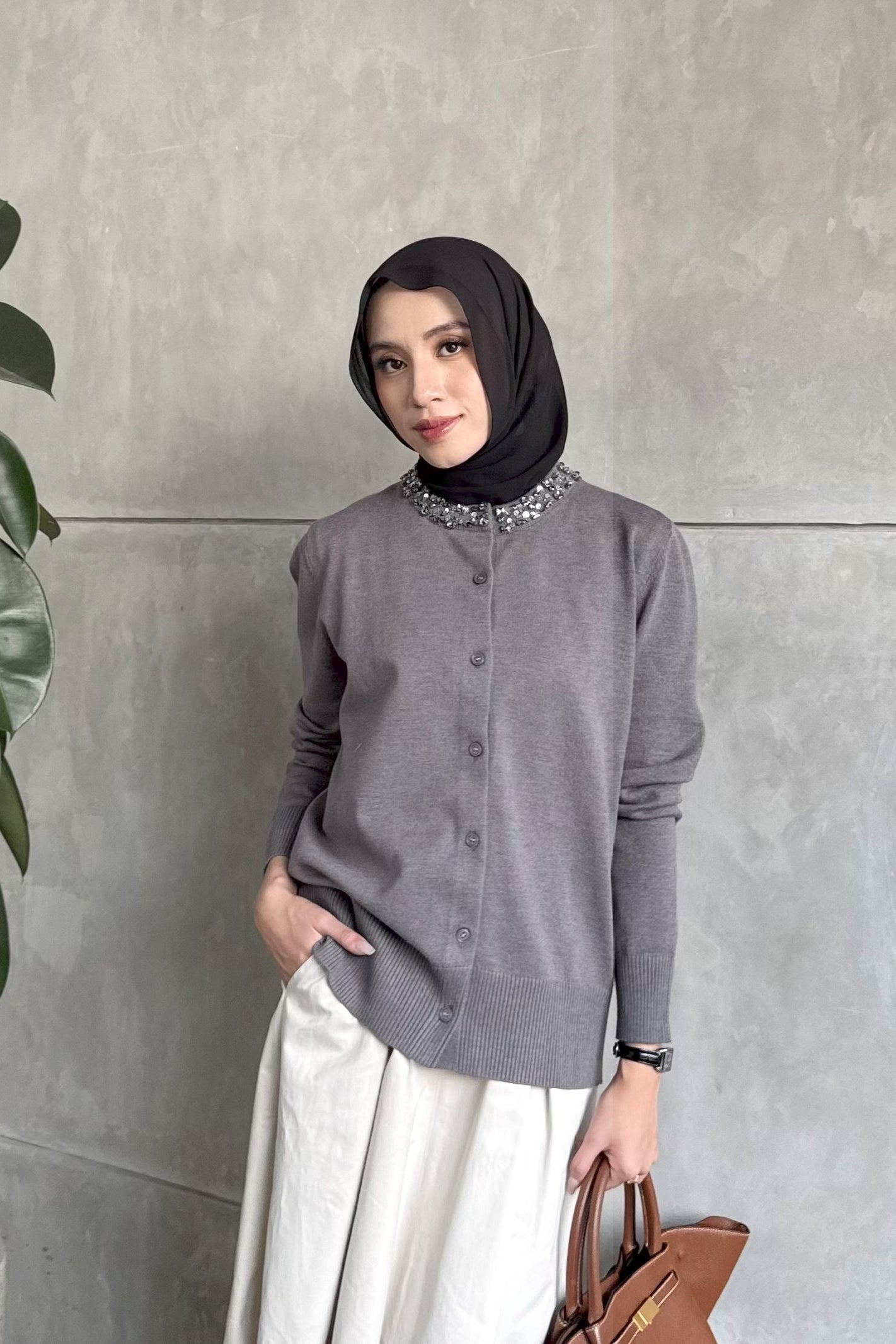 Blink Neck Cardy - Glass Grey - Cardigan Stylish & Elegan dengan Aksen Blink