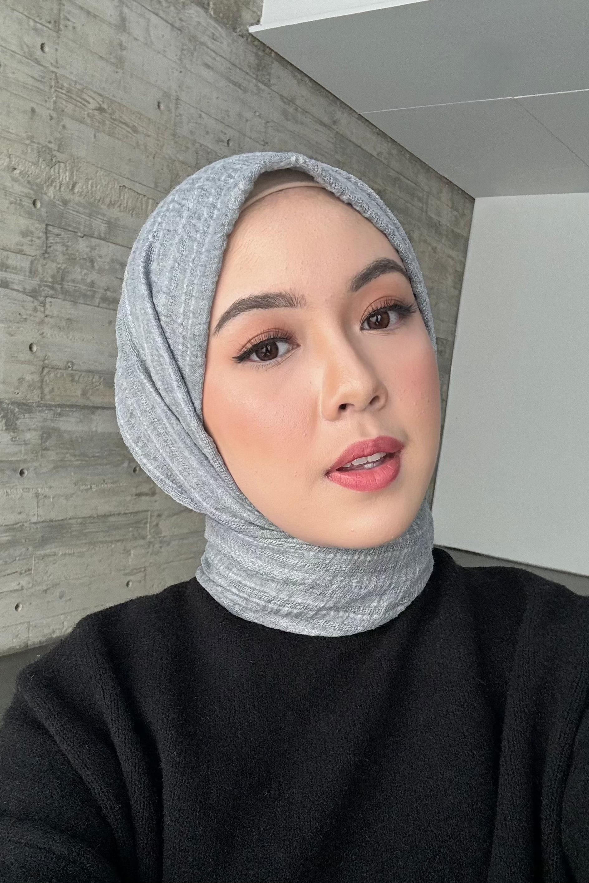 Levira Pashmina - Grey - Hijab Pashmina Bahan Cotton Crinkle
