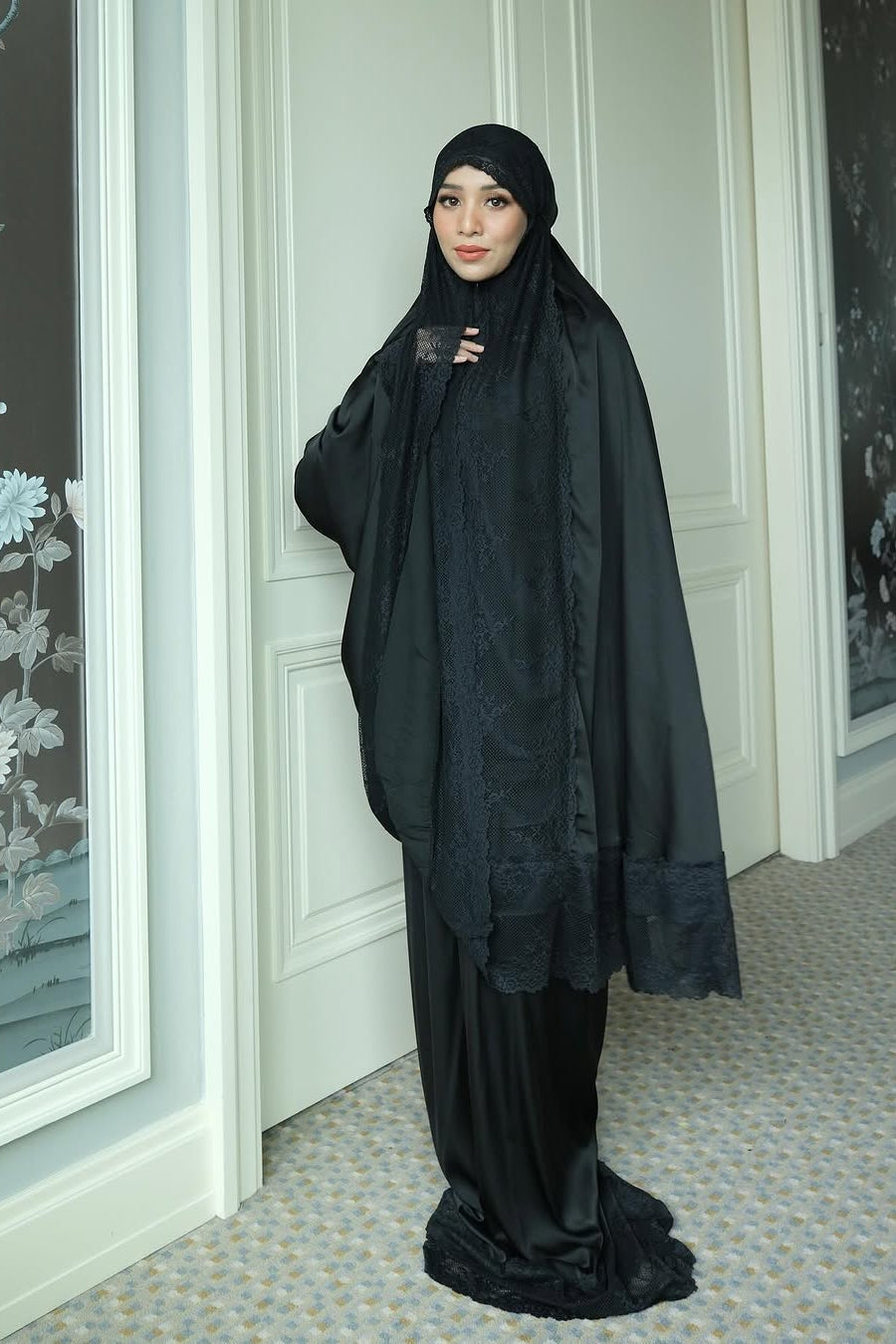 Zahra Mukena - Black - Mukena Renda Bahan Armany Silk