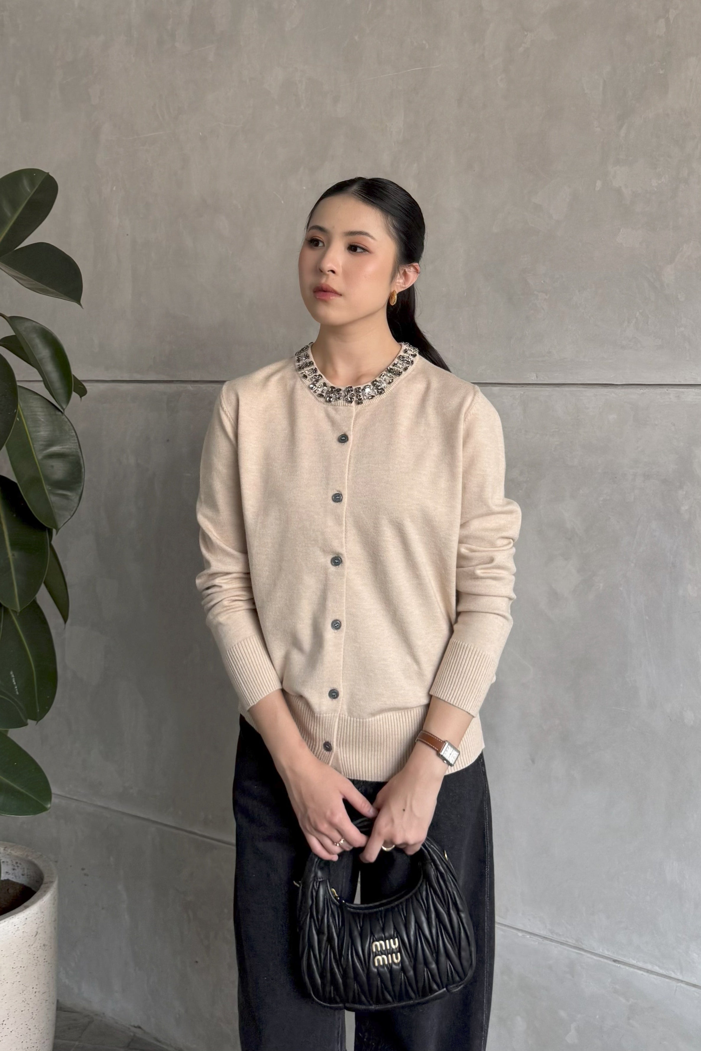 Blink Neck Cardy - Ivory - Cardigan Stylish & Elegan dengan Aksen Blink