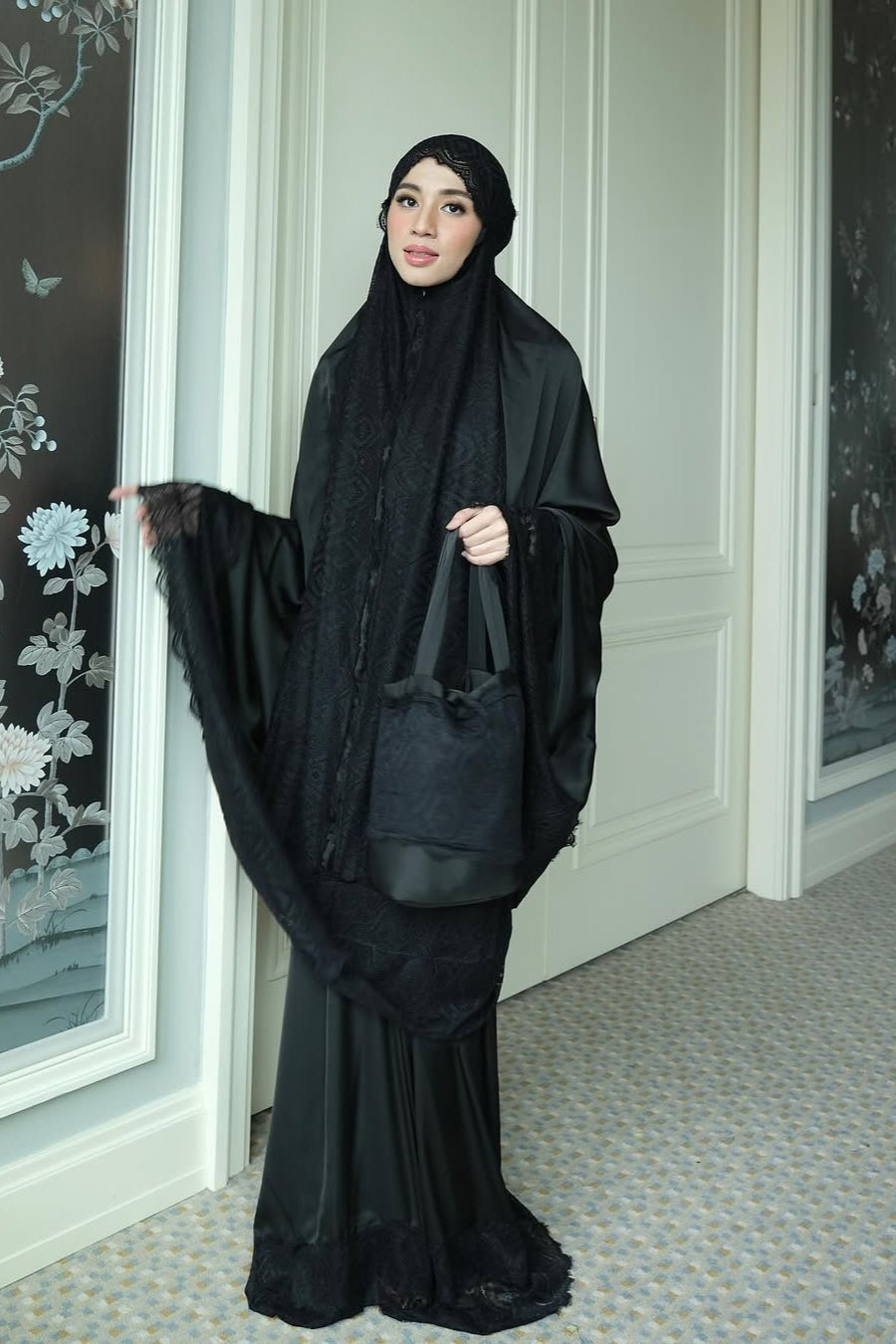 Zahra Mukena - Black - Mukena Renda Bahan Armany Silk