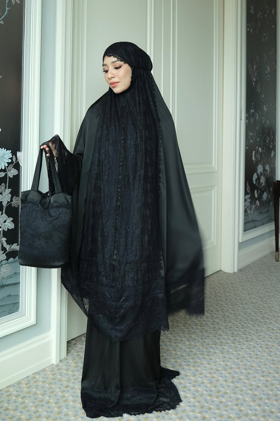 Zahra Mukena - Black - Mukena Renda Bahan Armany Silk