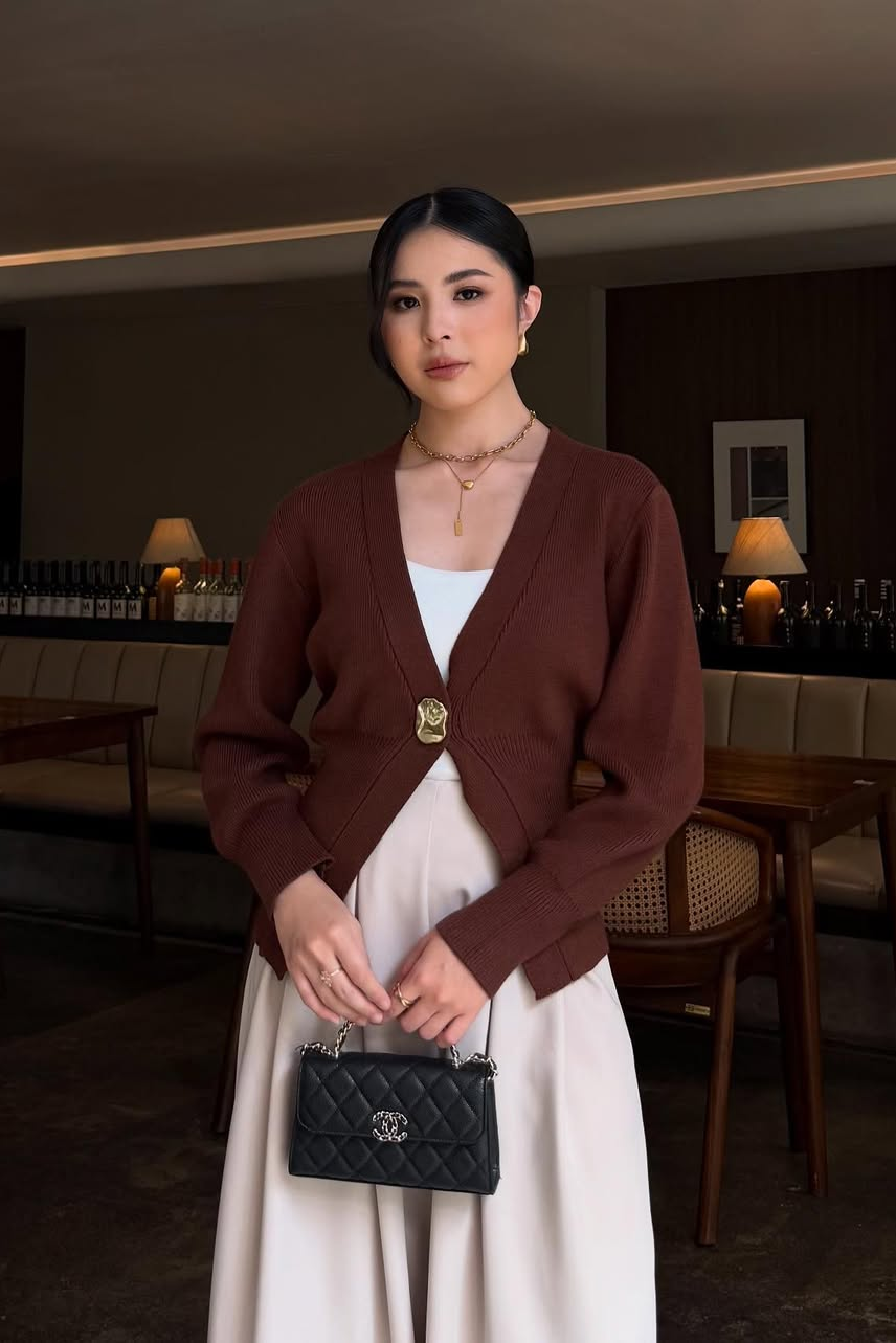 Mose Cardy - Cardigan Wanita Dengan Aksen Kancing Cantik