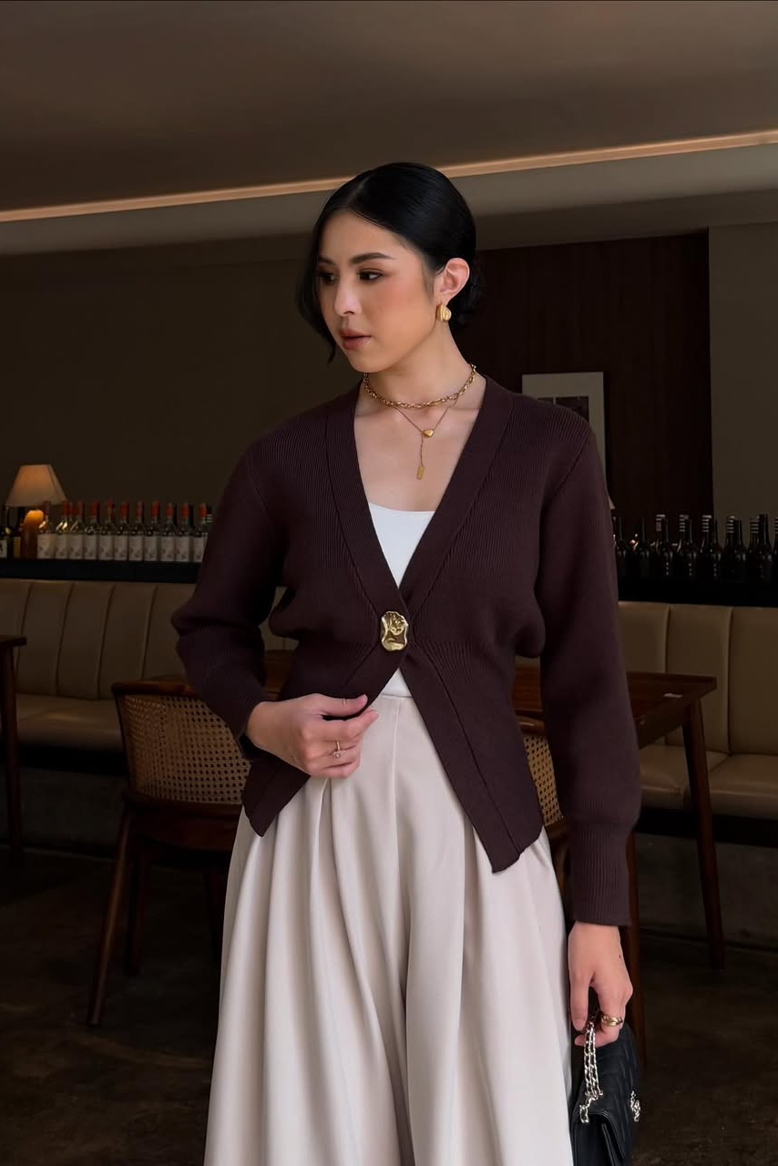 Mose Cardy - Cardigan Wanita Dengan Aksen Kancing Cantik