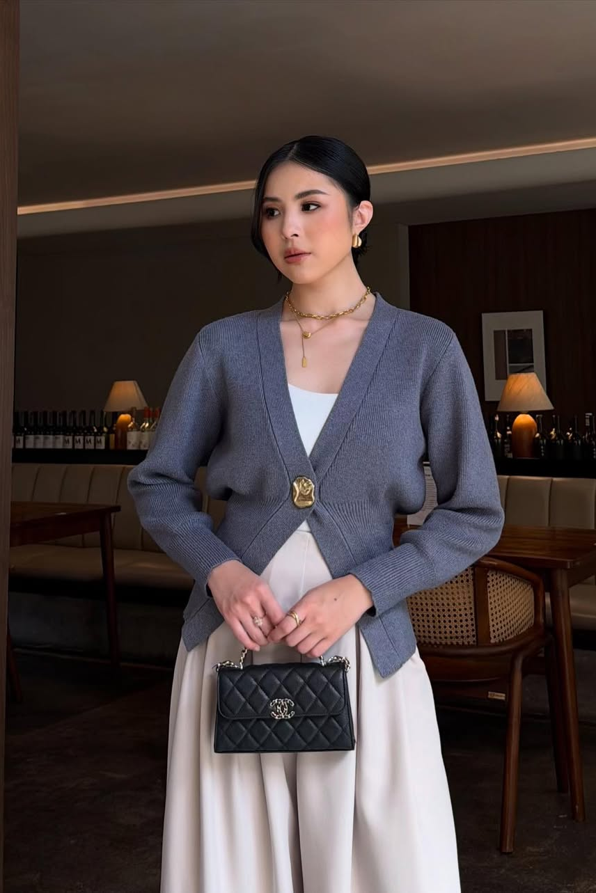 Mose Cardy - Cardigan Wanita Dengan Aksen Kancing Cantik