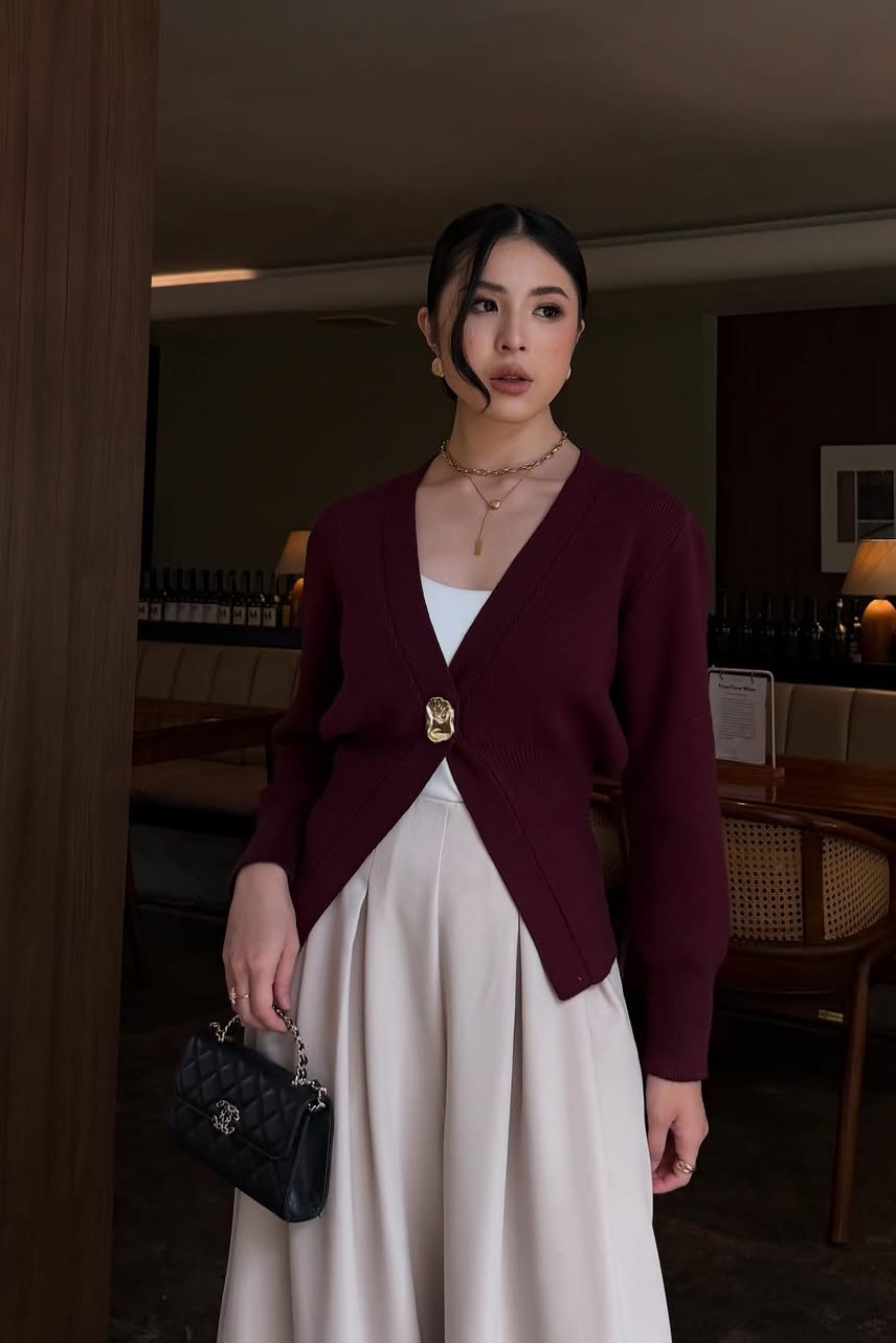 Mose Cardy - Cardigan Wanita Dengan Aksen Kancing Cantik