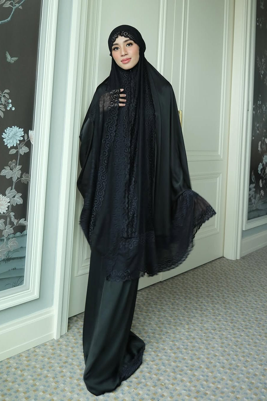 Zahra Mukena - Black - Mukena Renda Bahan Armany Silk