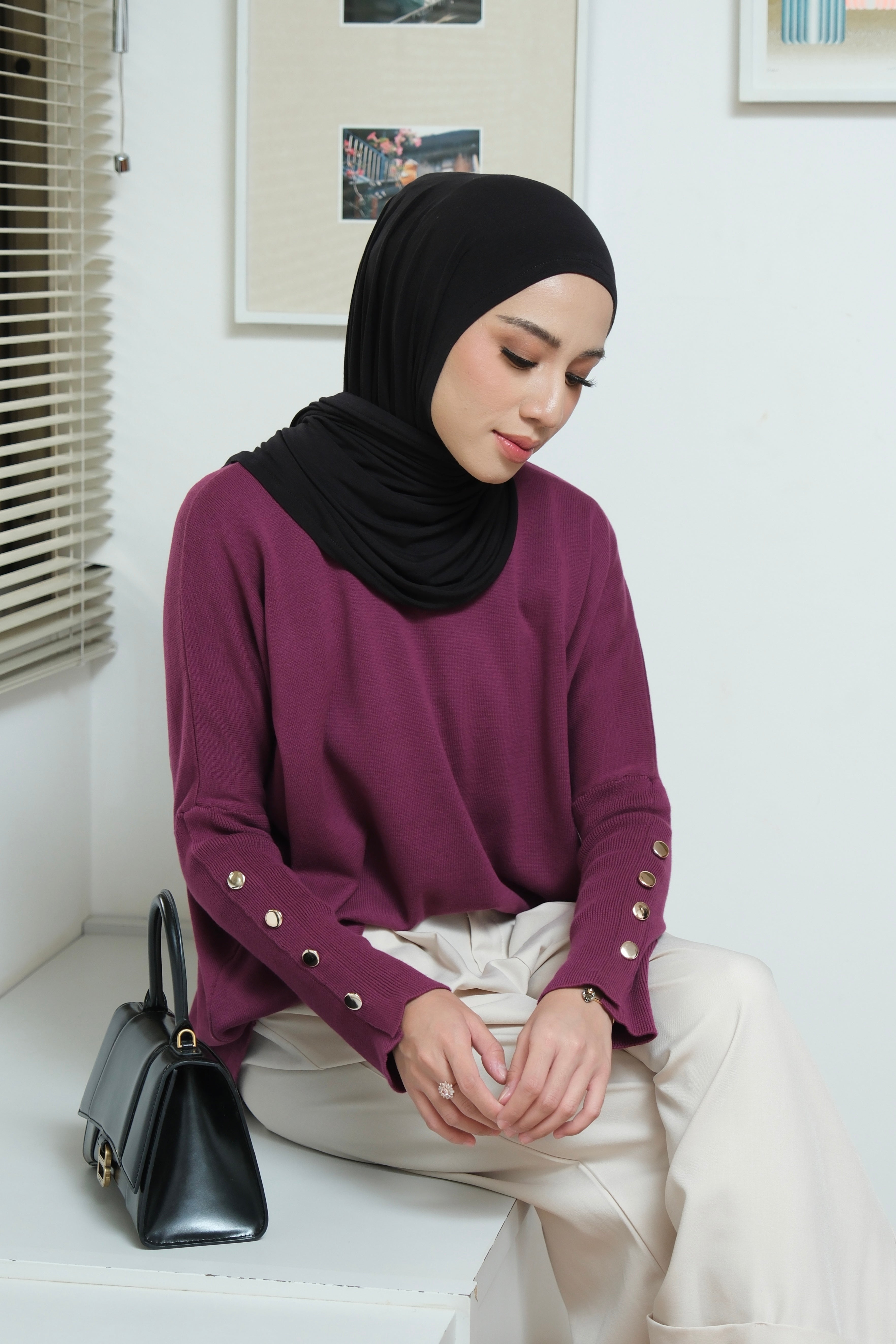 Evora Sweater - Magenta Sweater Wanita Lengan Berkancing