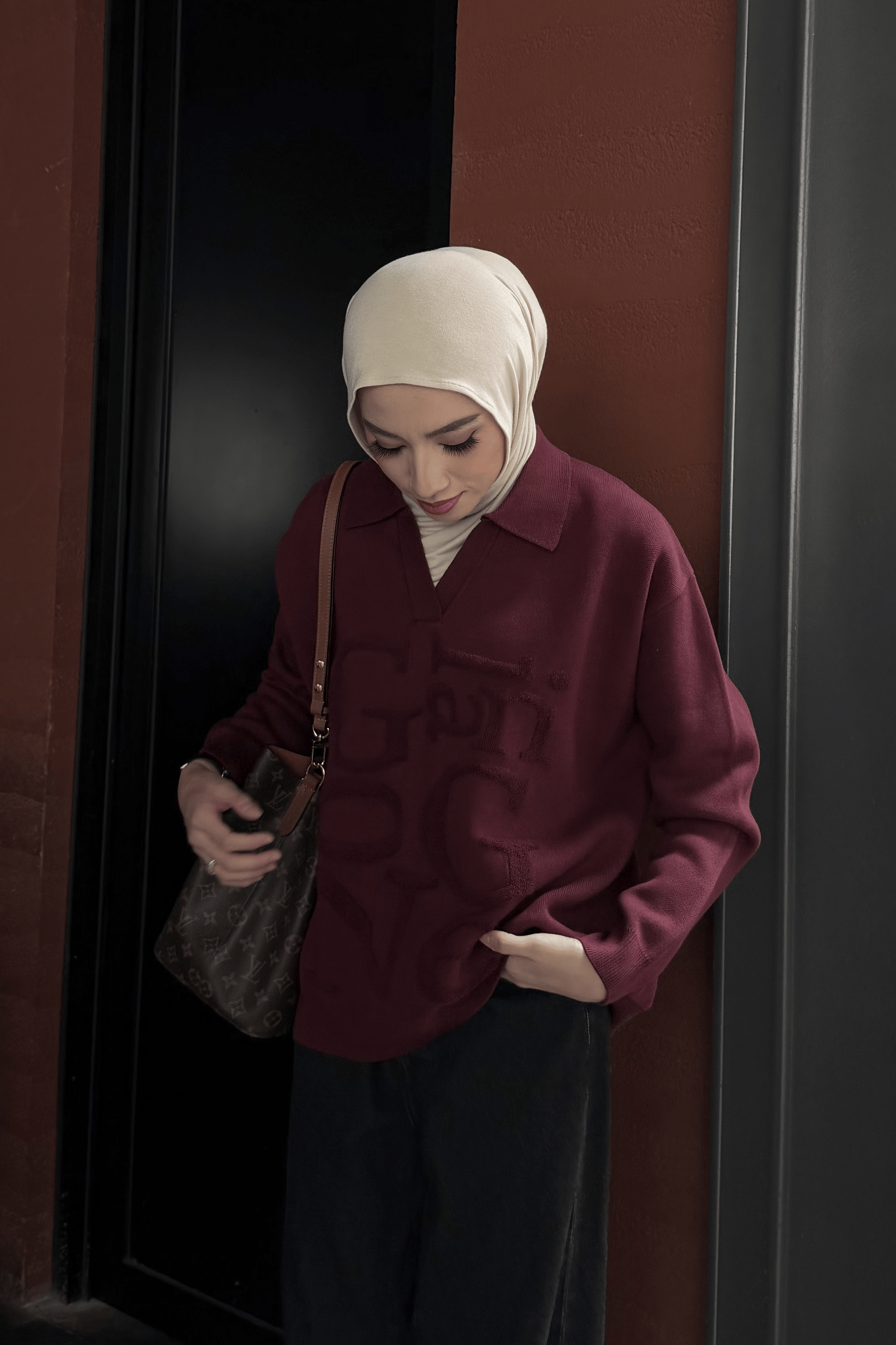 GG V Neck Sweater - Sweater Rajut Unisex Kerah V Premium Style