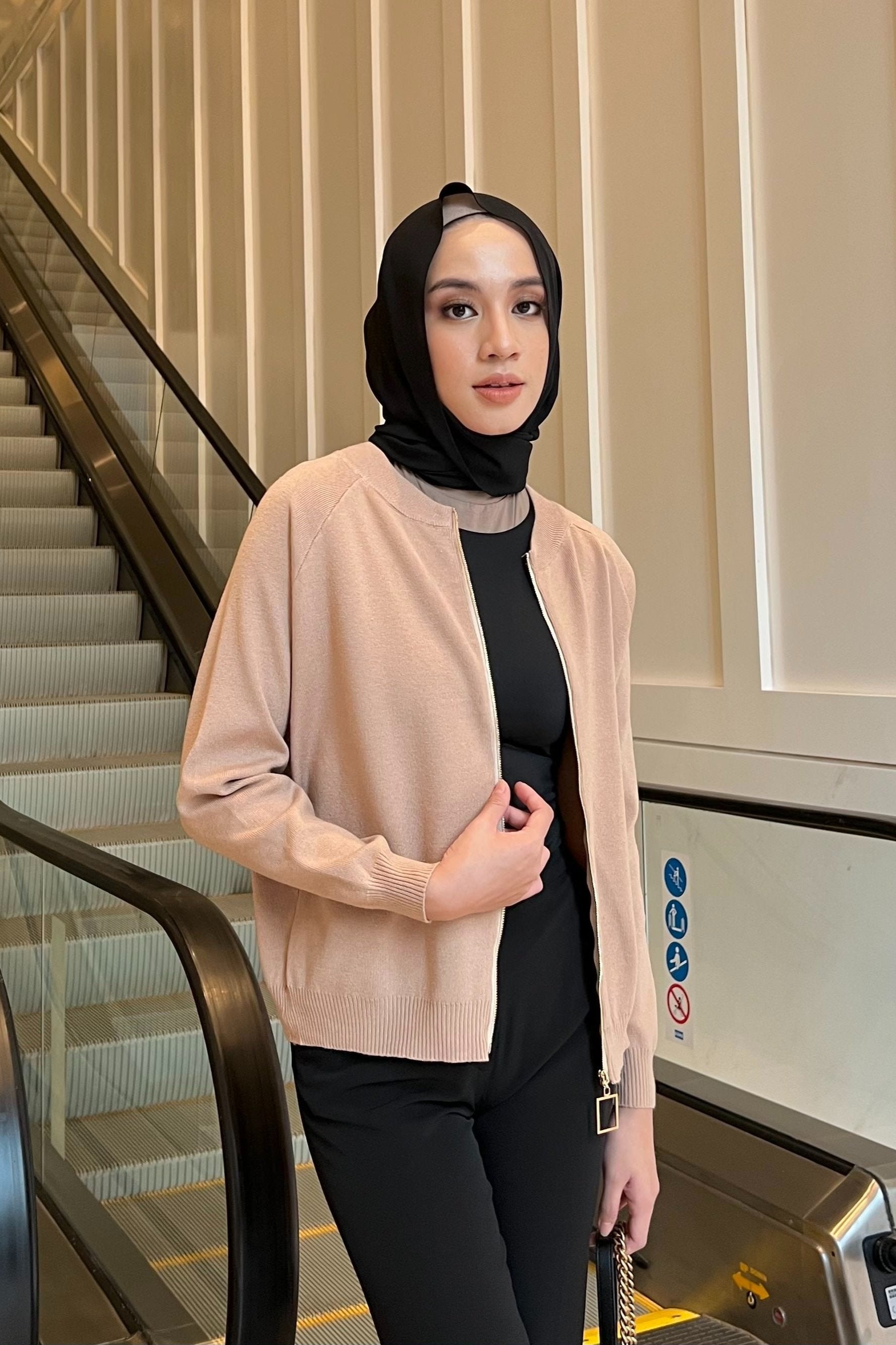 Bomber Cardy Knit - Cardigan Zipper Wanita Bahan Soft Knit Premium