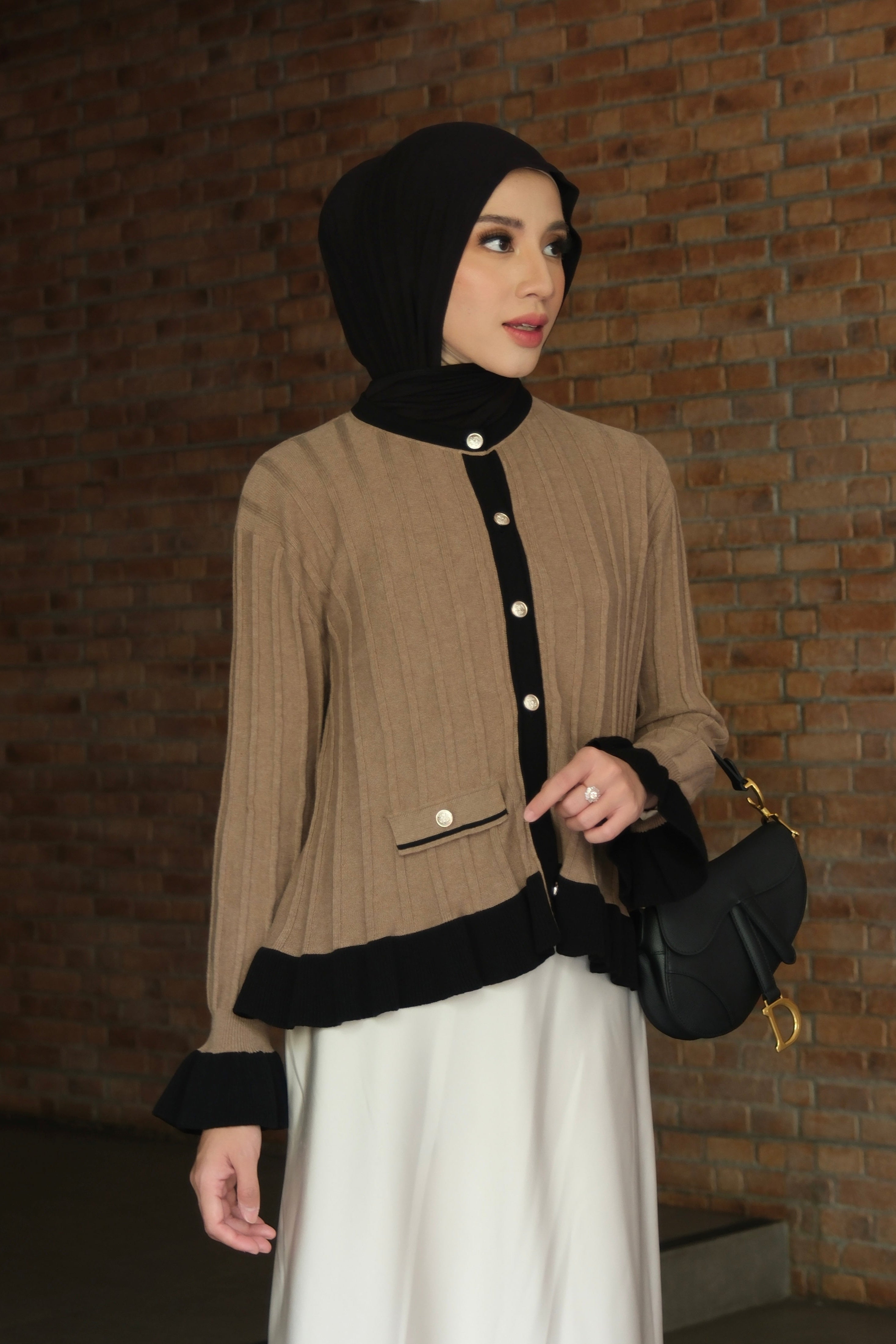 Beeli Cardy - Mocca -  Cardigan Berkancing Wanita Bahan Knit Detail Pretty Lane