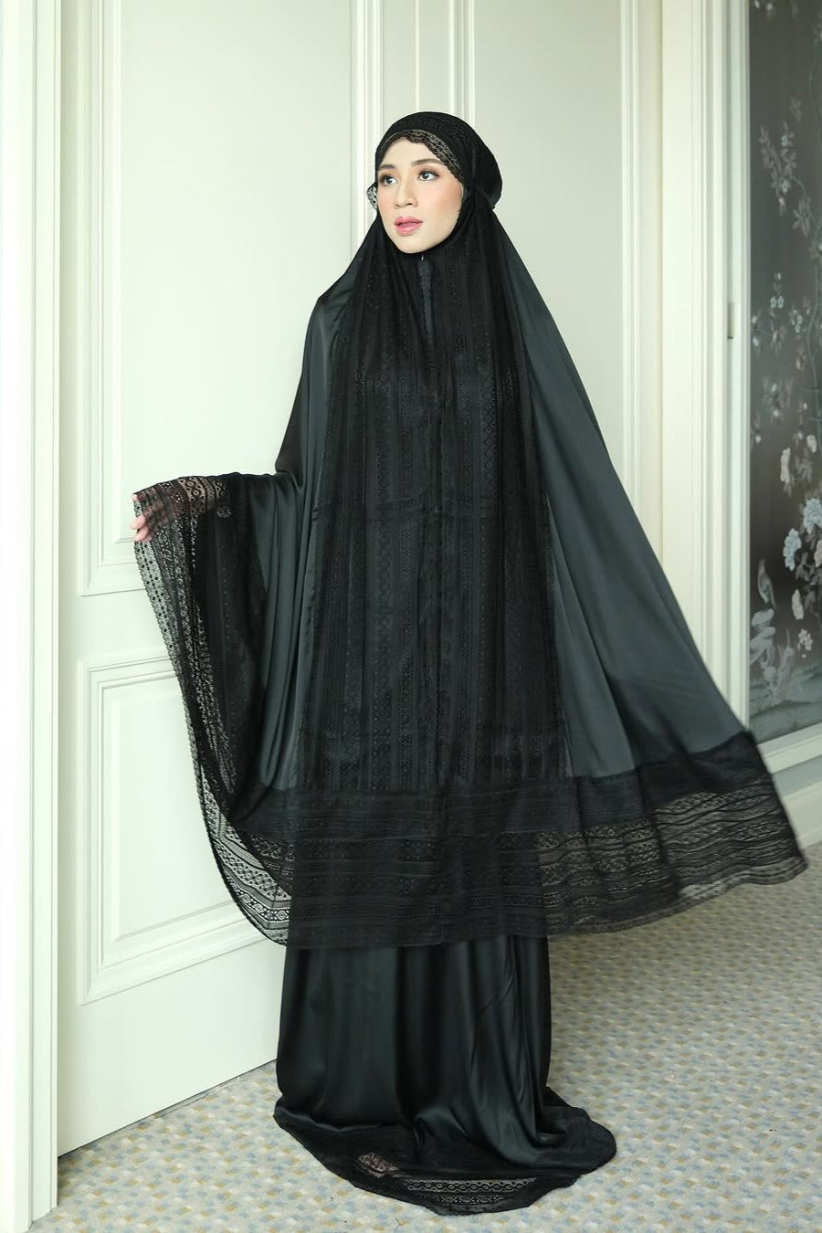 Zahra Mukena - Black - Mukena Renda Bahan Armany Silk