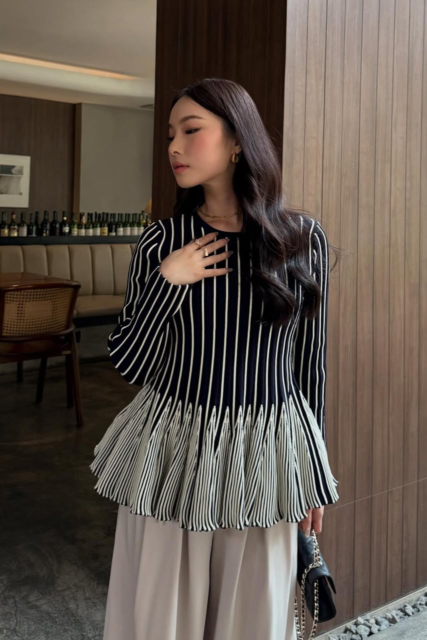Peplum Stripe Sweater - Sweater Wanita Stripe Simple