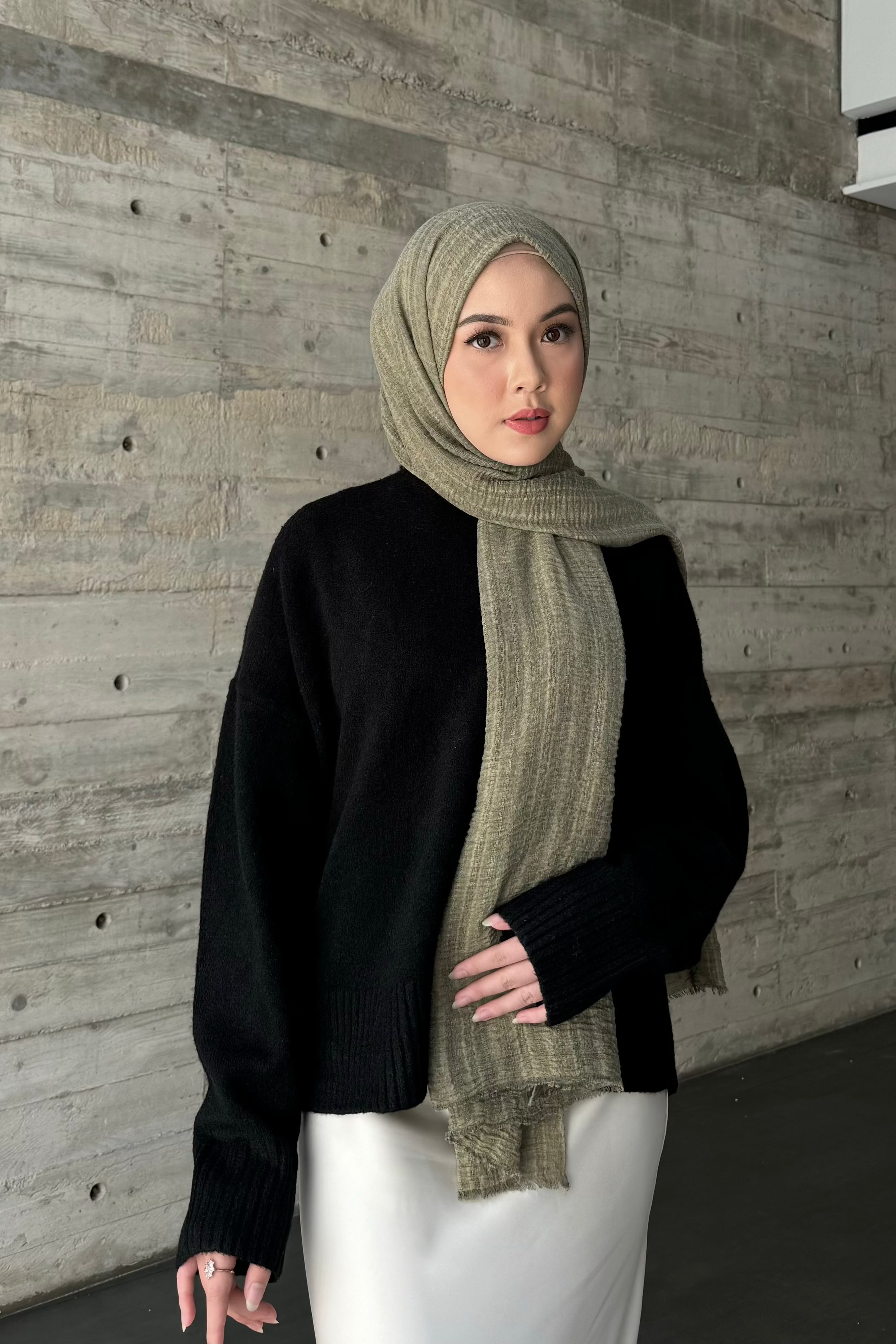 Levira Pashmina - Natural - Hijab Pashmina Bahan Cotton Crinkle