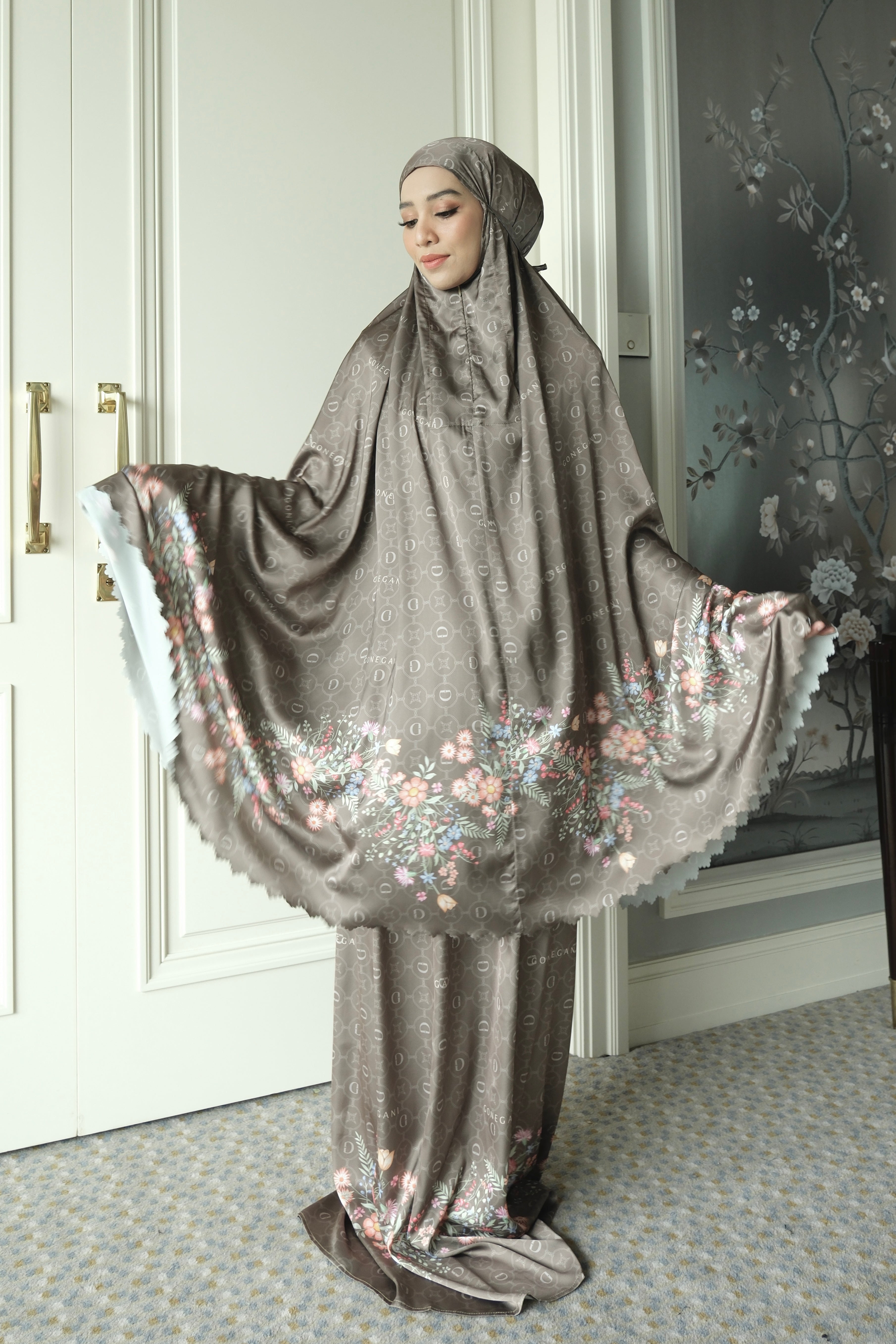 Almira Mukena - Natural - Mukena Motif Bunga Bahan Armany Silk - PS3901940