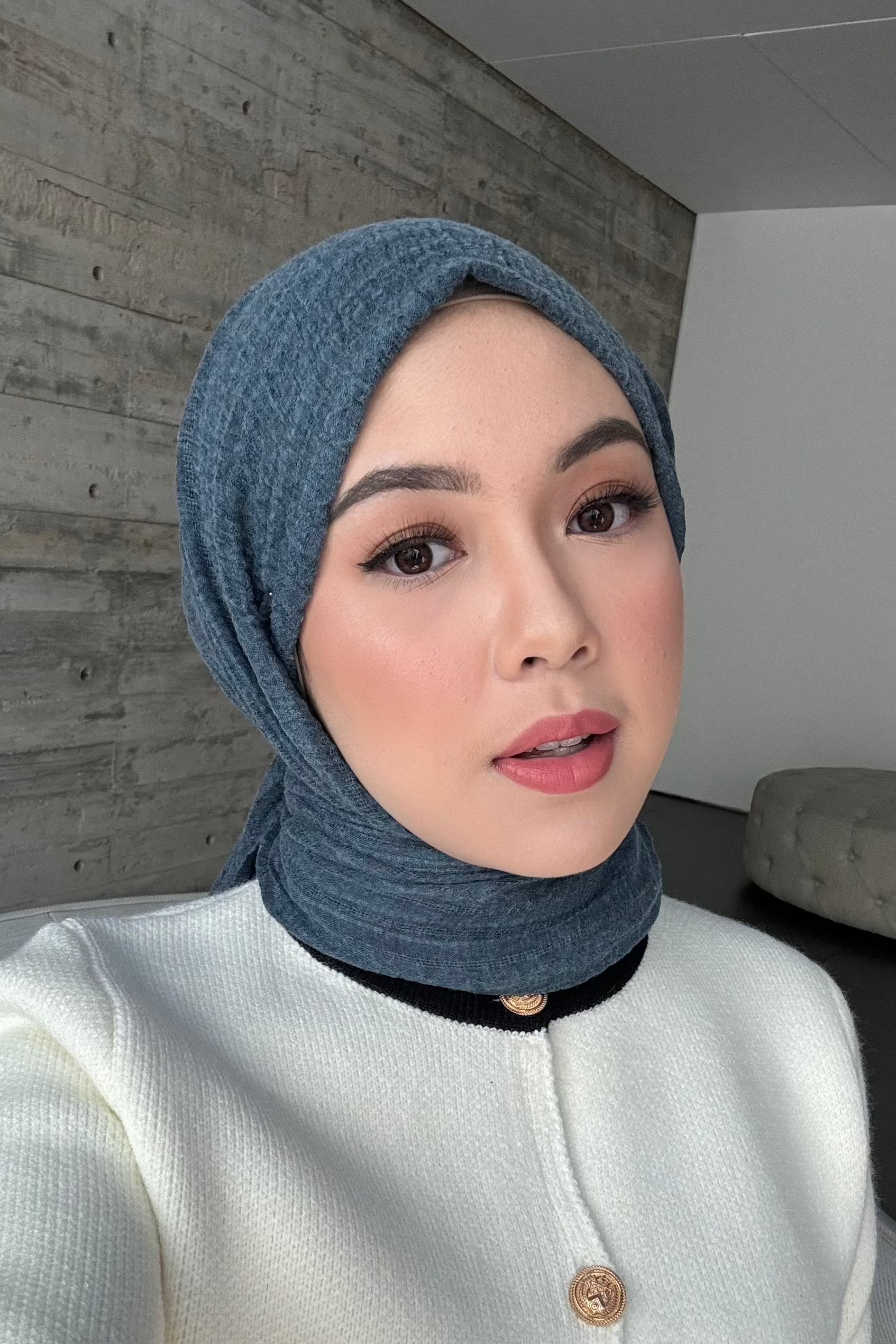 Levira Pashmina - Navy - Hijab Pashmina Bahan Cotton Crinkle