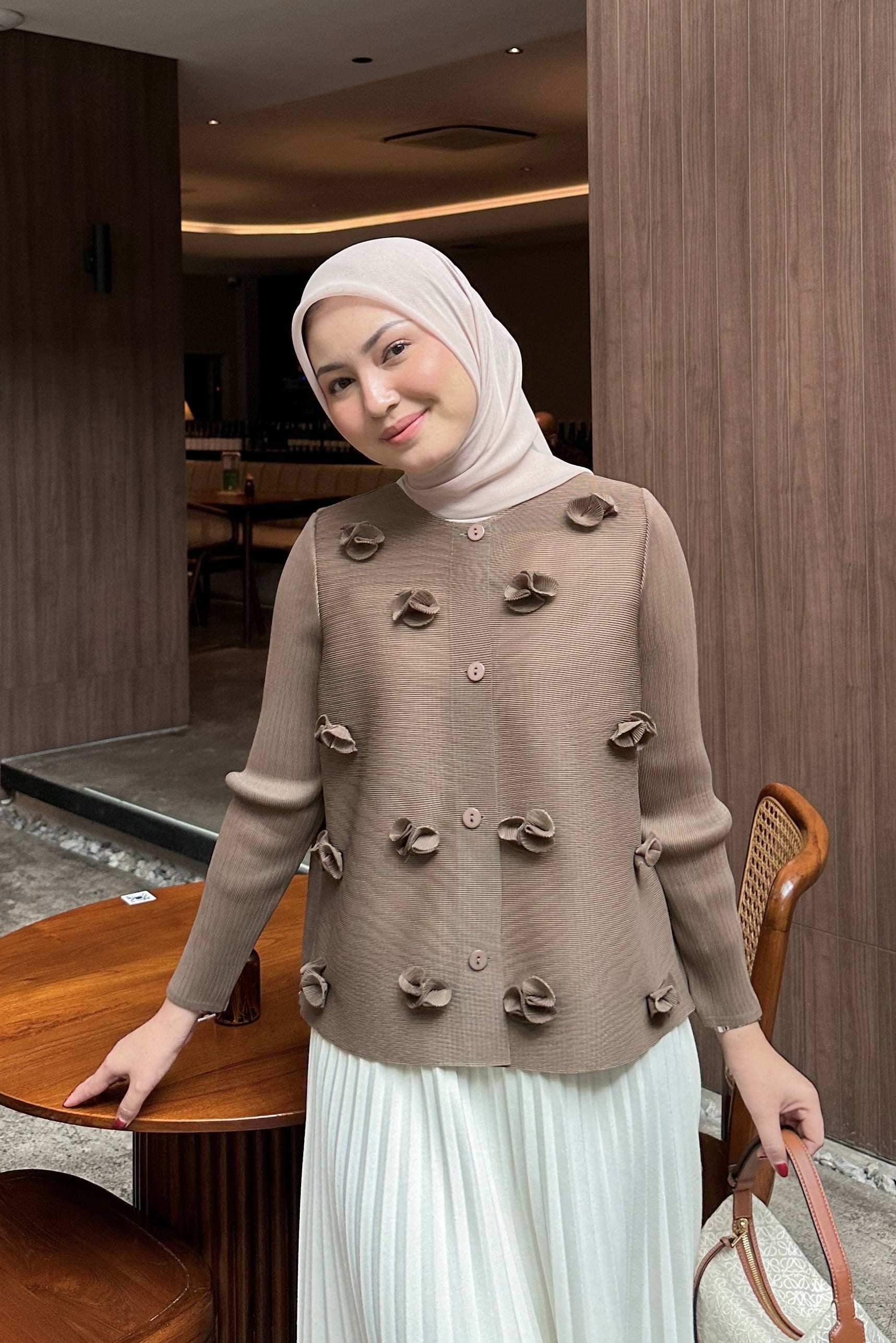 Blossom Pleats Blouse - Nutela - Atasan Wanita Bahan Pleats Aksen Bunga