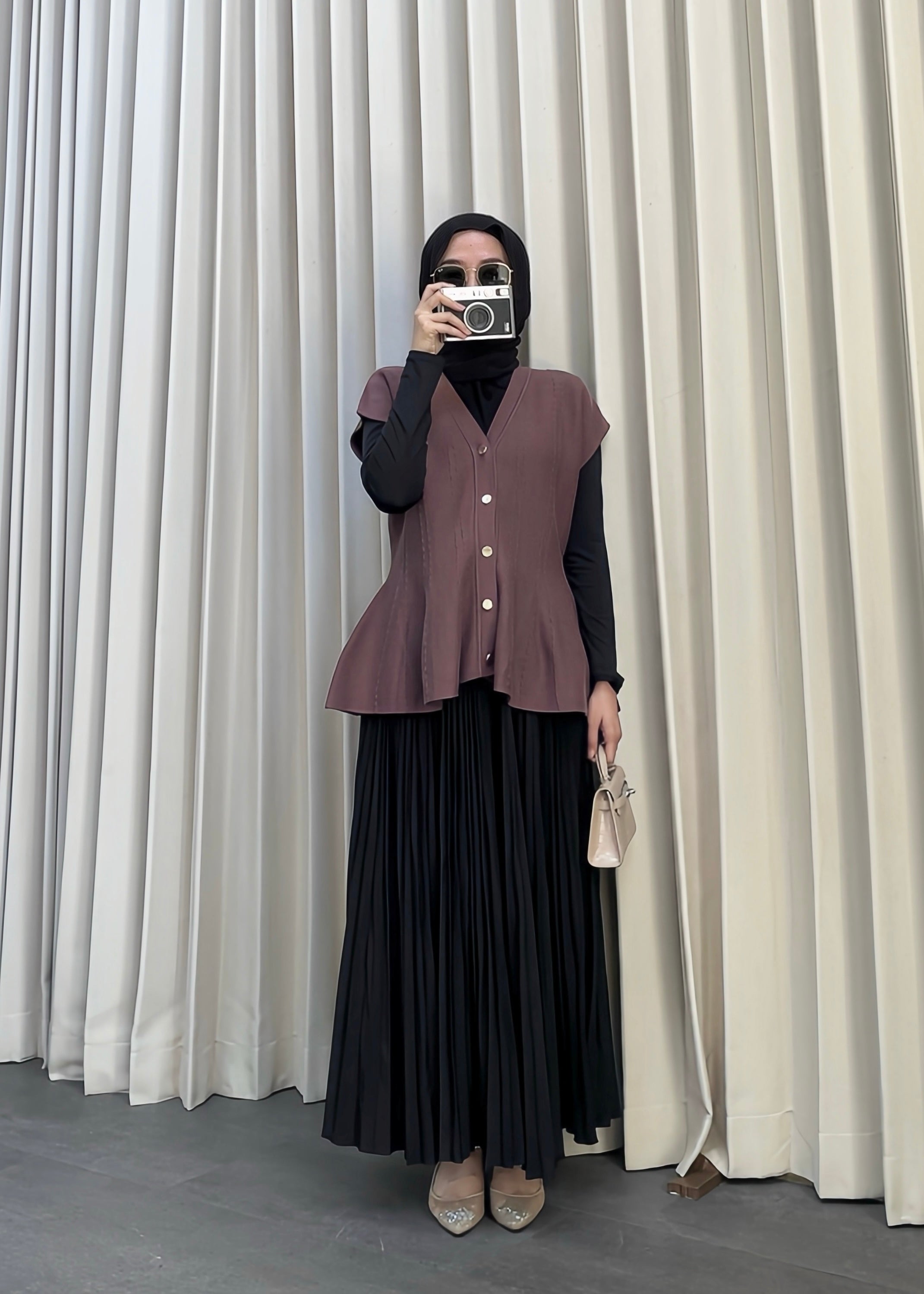 Cheer Vest - Rompi Rajut Wanita Bahan Knit Lengan Putung