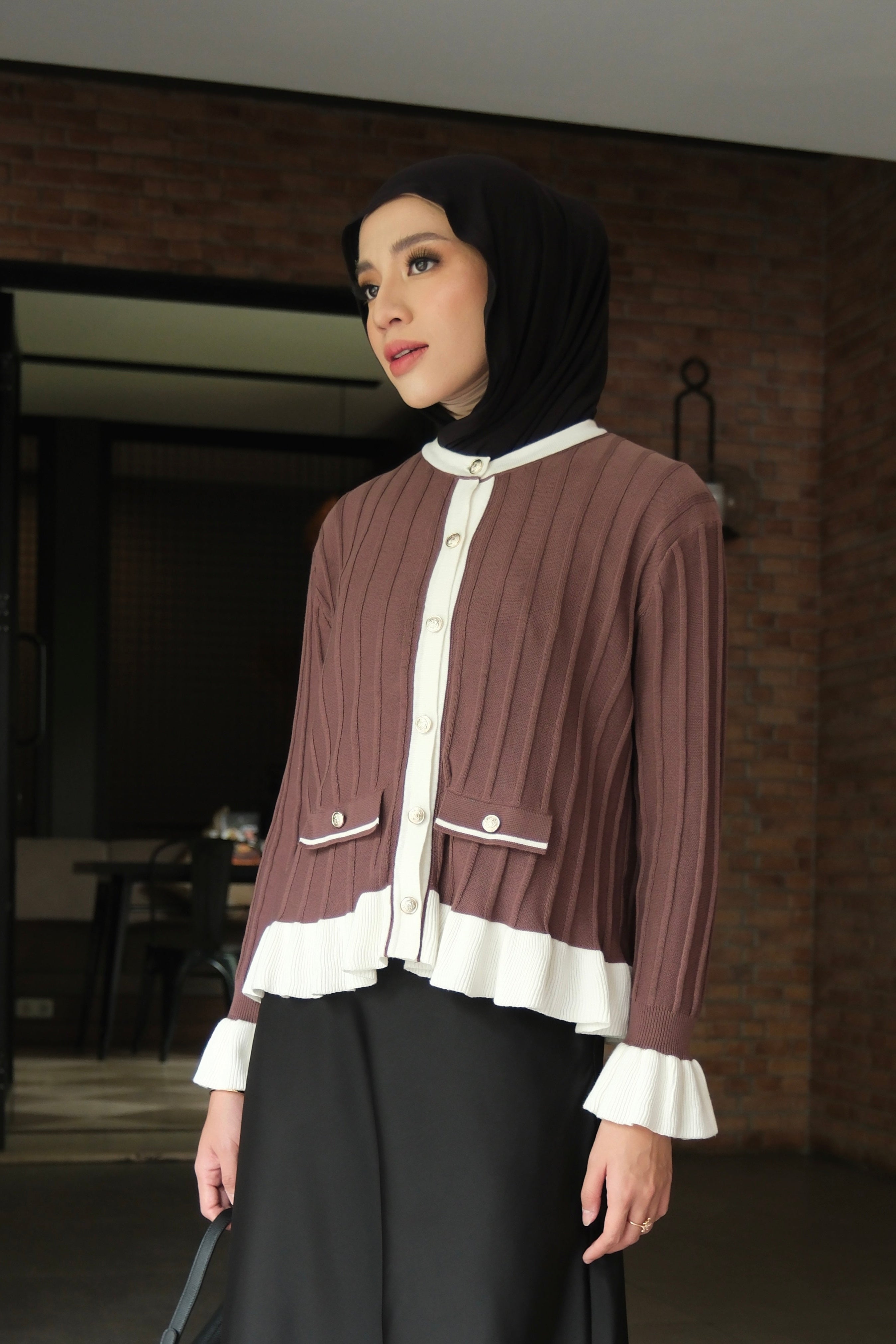 Beeli Cardy - Nutela -  Cardigan Berkancing Wanita Bahan Knit Detail Pretty Lane