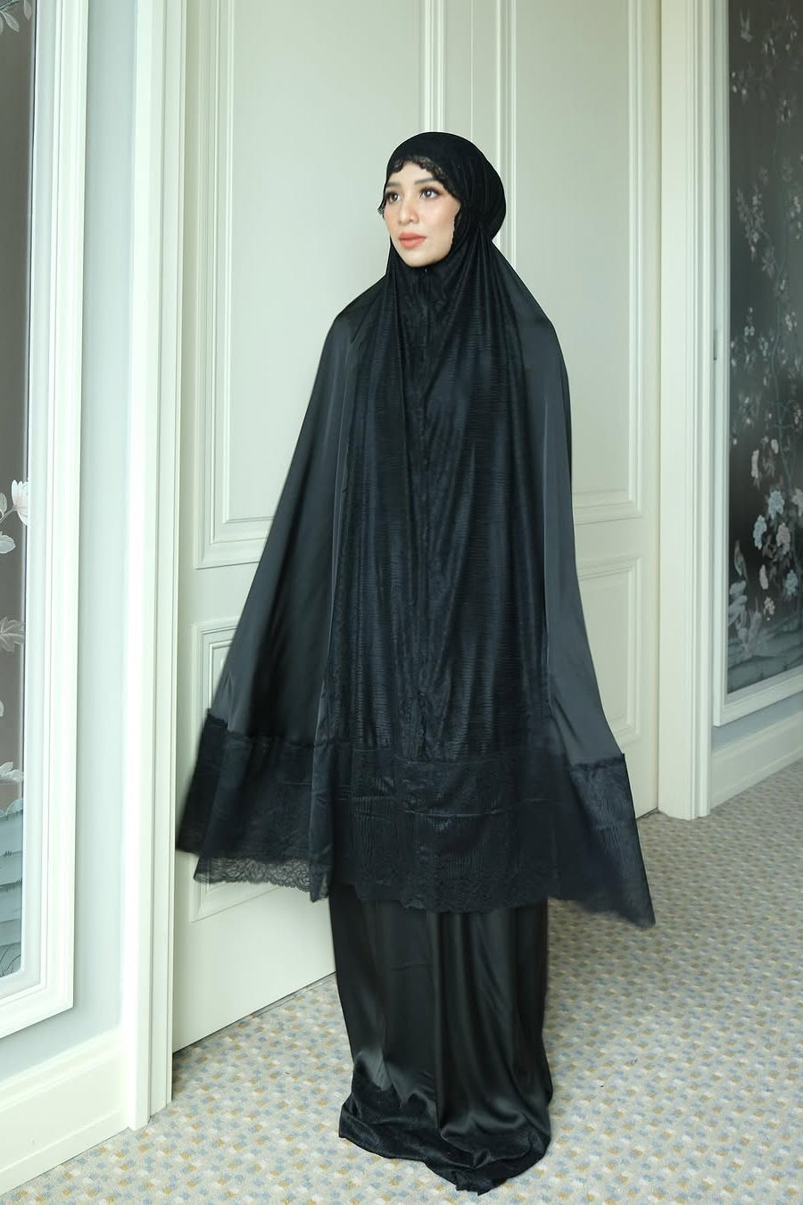 Zahra Mukena - Black - Mukena Renda Bahan Armany Silk