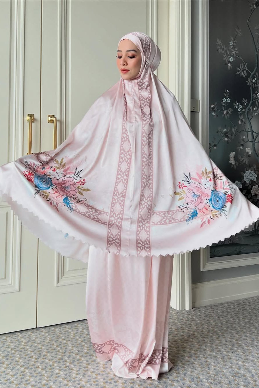 Bloomy Mukena - Peach - Mukena Bahan Armany Silk Motif Bunga