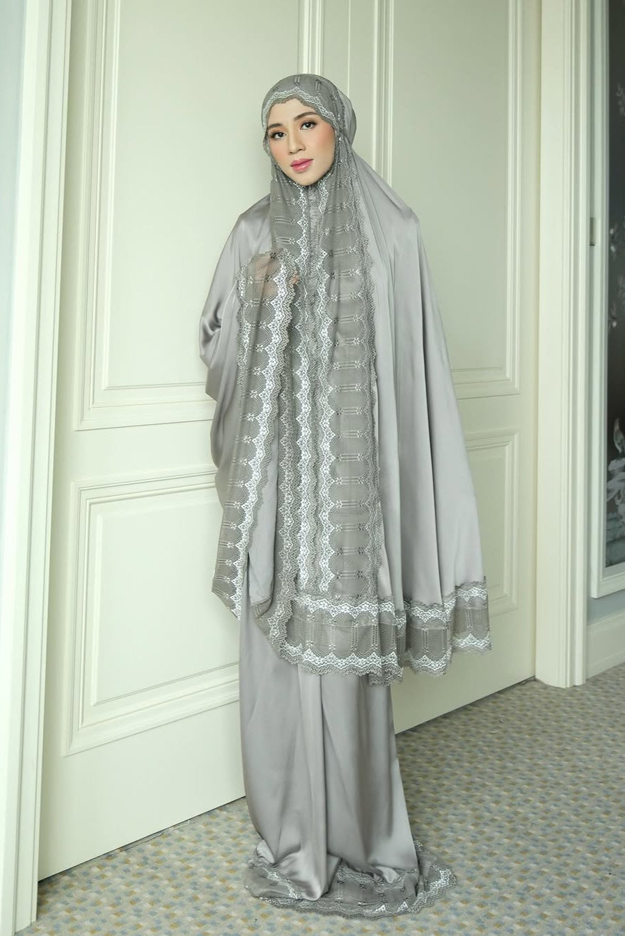 Zahra Mukena - Smoke Grey - Mukena Renda Bahan Armany Silk