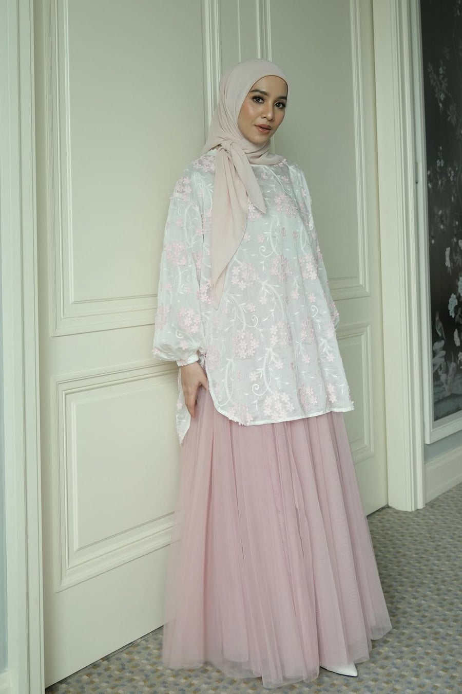 Bella Blouse - Tea Rose - Blouse Wanita Detail Embroidery Cantik Mewah Menawan