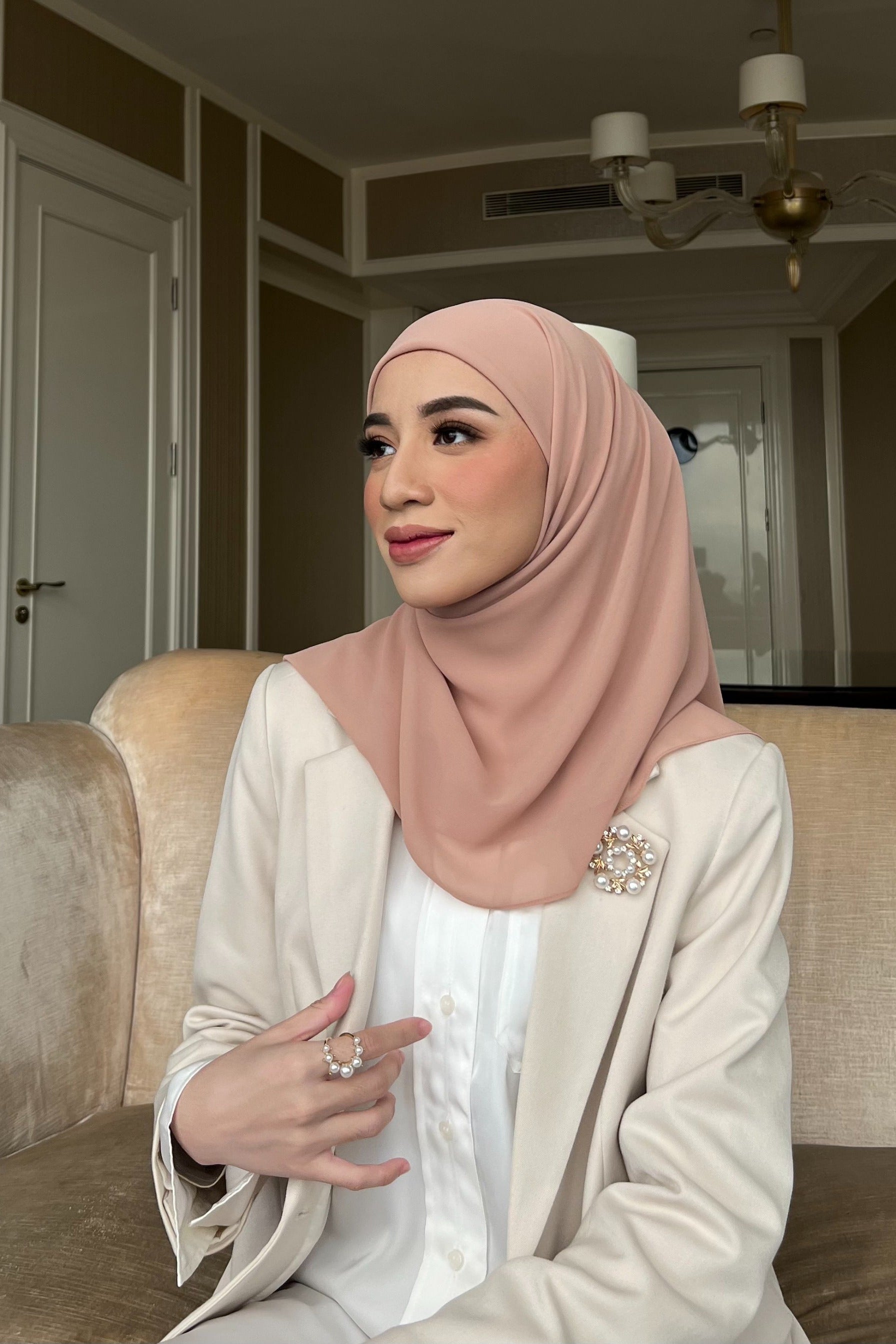 Mega Inner Square - Hijab Segi Empat  Instan Polos