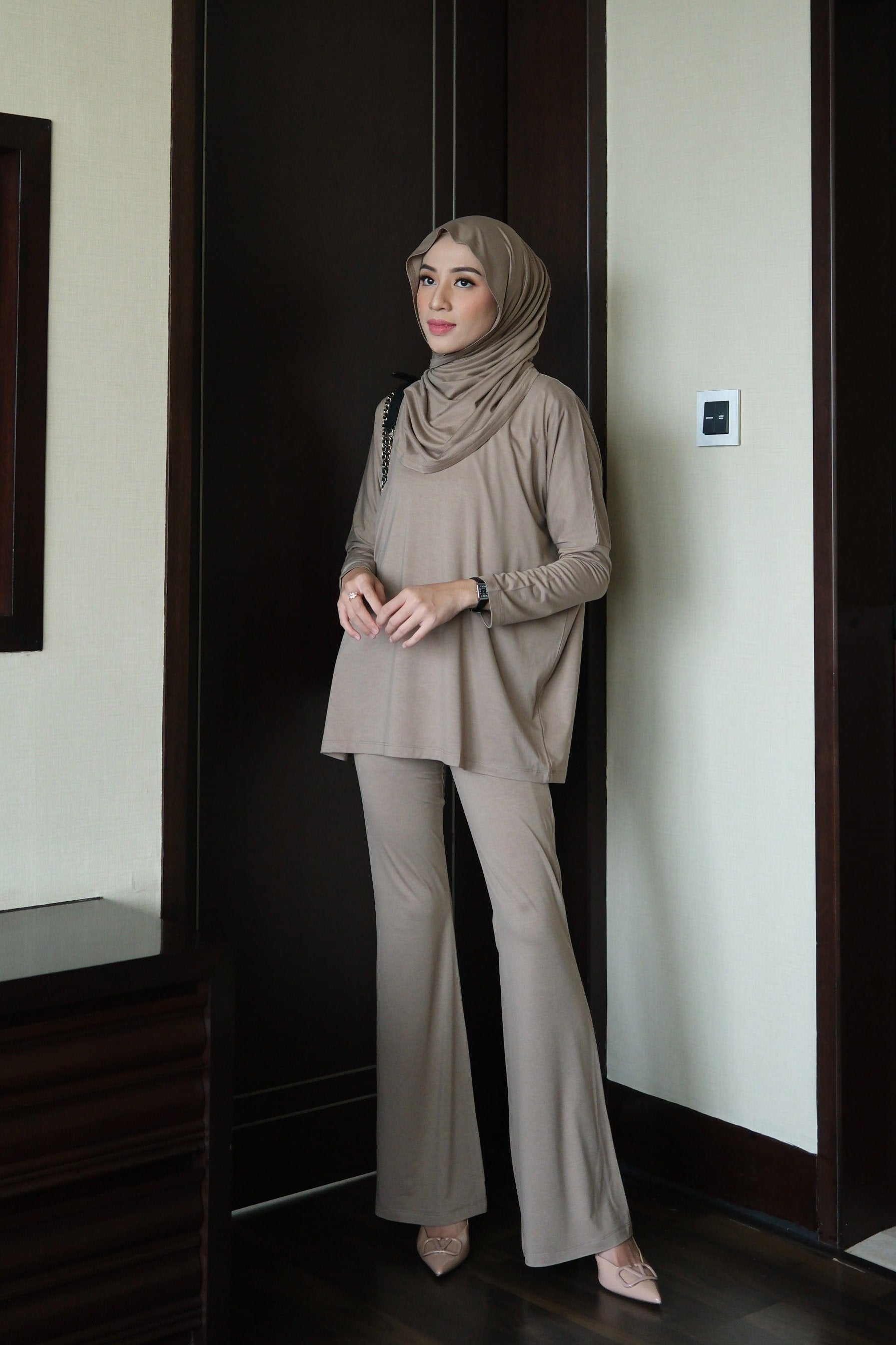 Mega Set - One Set Wanita Hijab Blouse Celana Bahan Rayon Spandek
