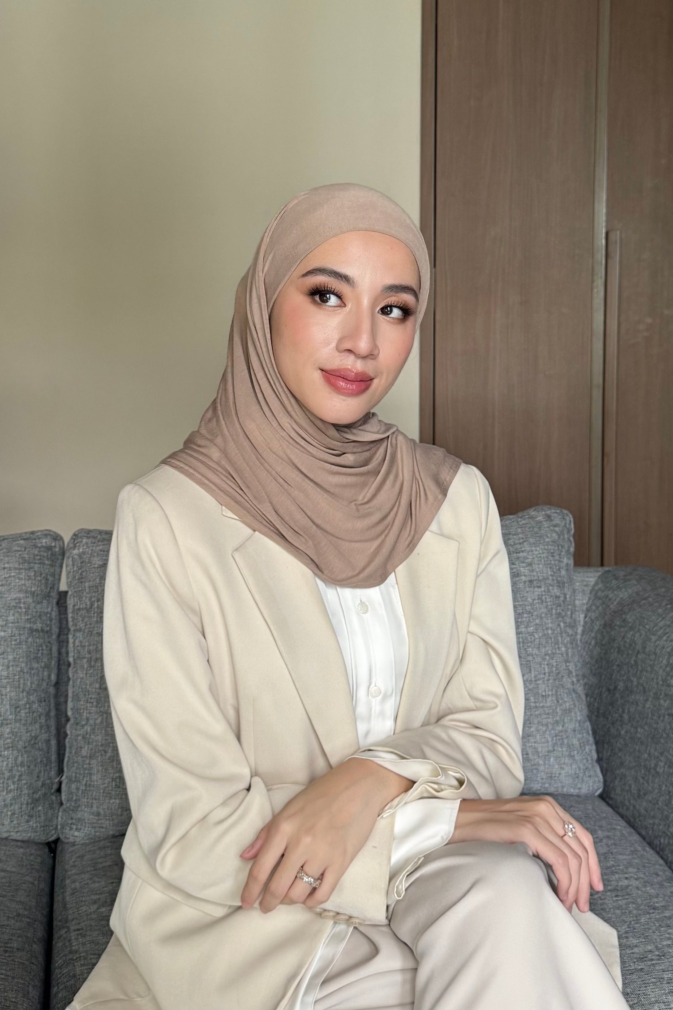 [DEFECT]  GG Inner Square - Hijab Wanita Segi Empat Bahan Tencel Premium