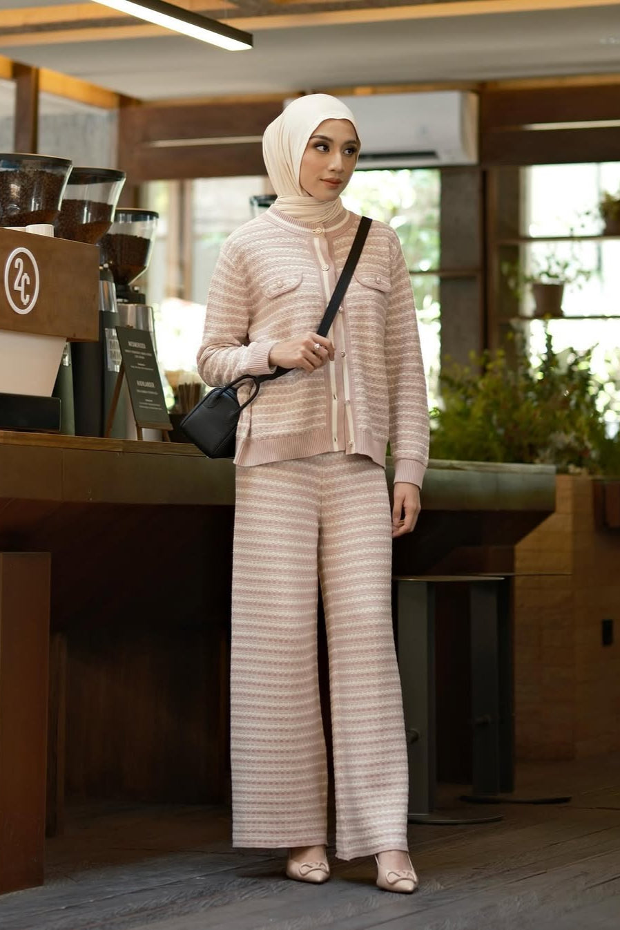 Adela Set - Tea Rose - One Set Atasan Celana Motif Garis - ST3702600