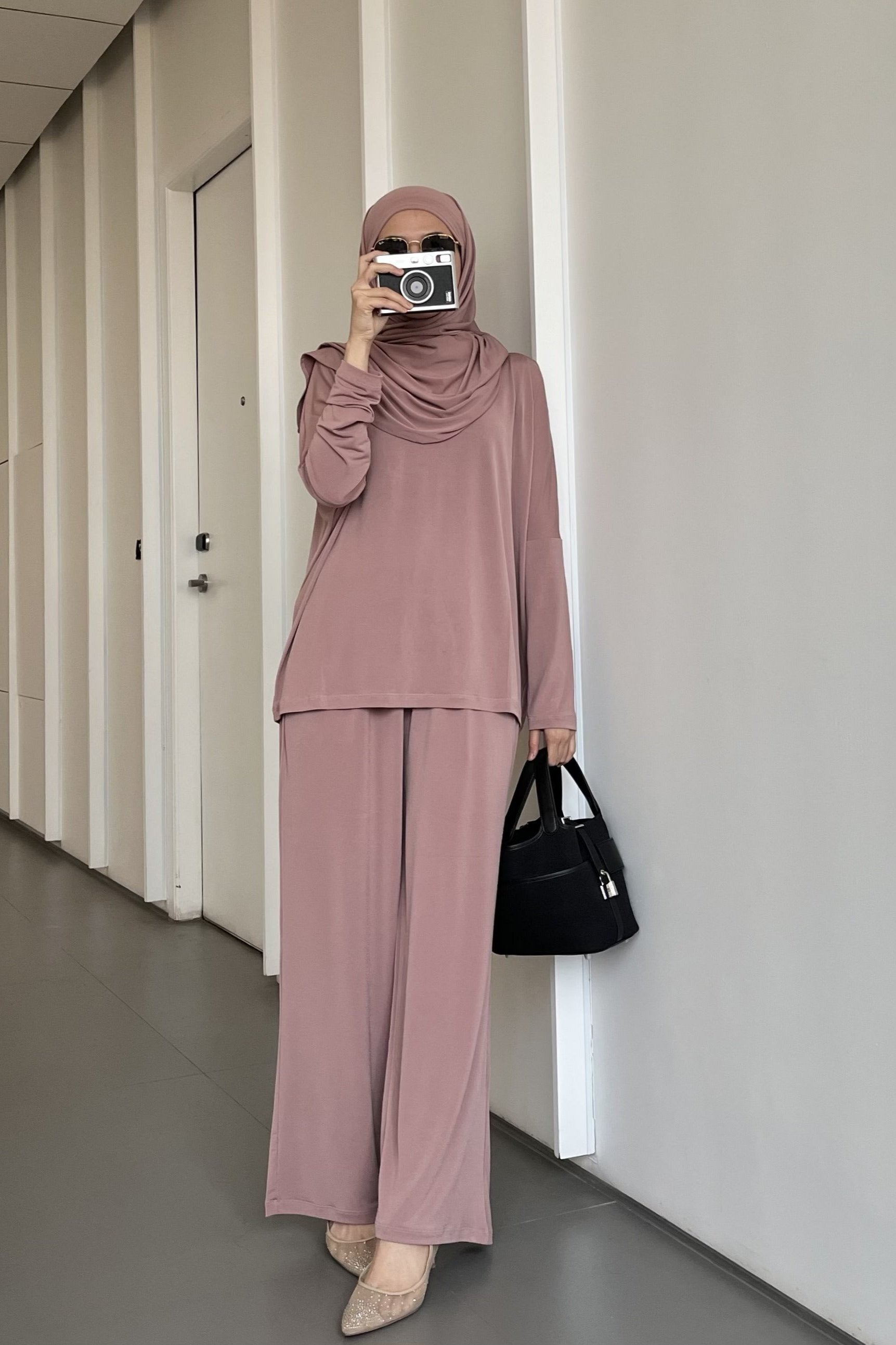 Yura Set - Tea Rose - One Set Hijab Blouse Celana Bahan Jersey Premium - ST1652600