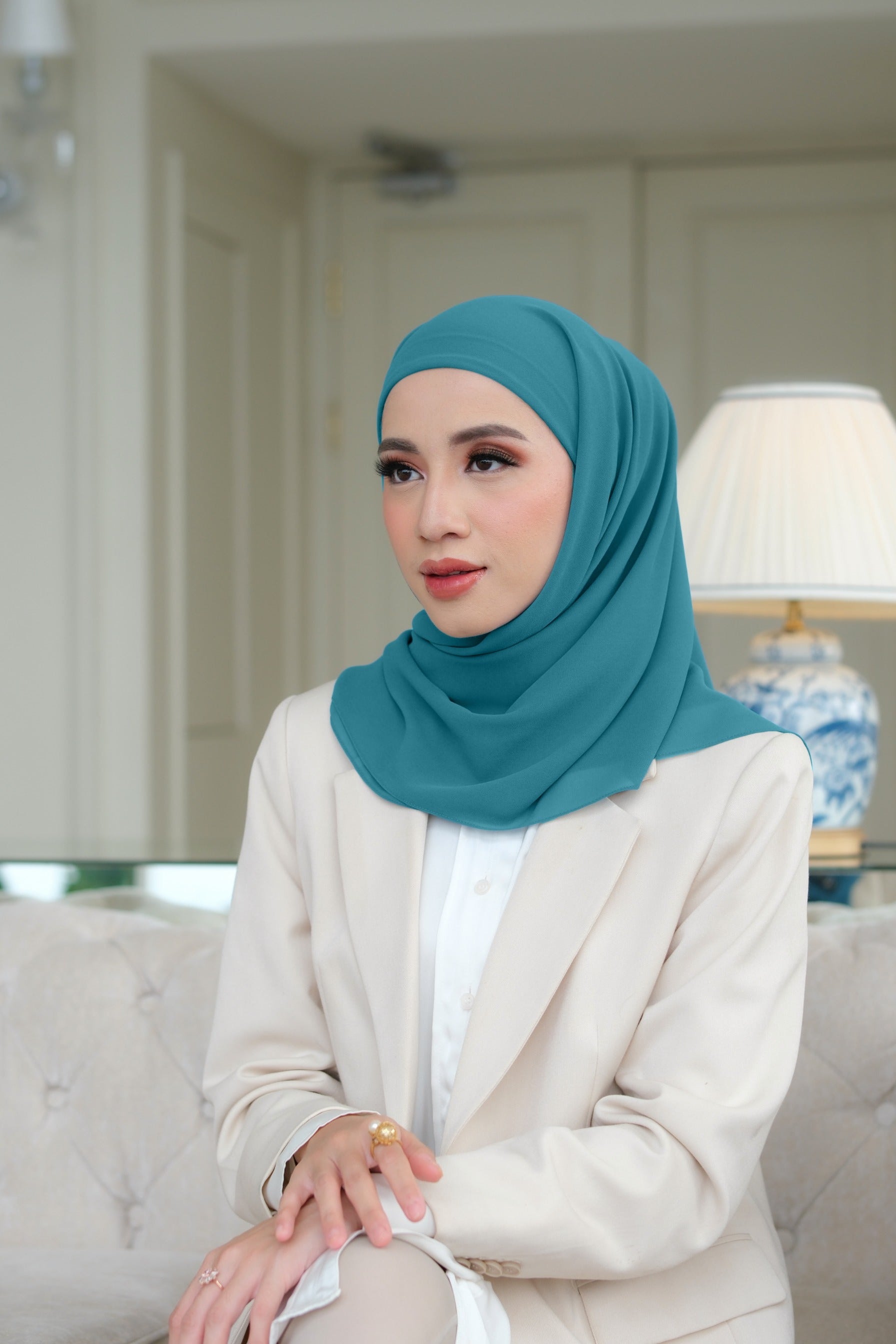 Mega Inner Square - Hijab Segi Empat Instan Polos