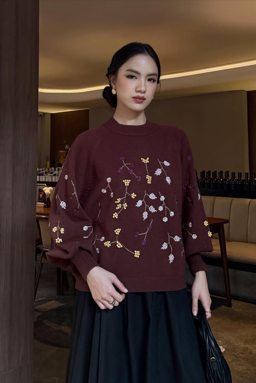 Wuji Signature Sweater - Sweater Signature Wanita Timeless Bermotif