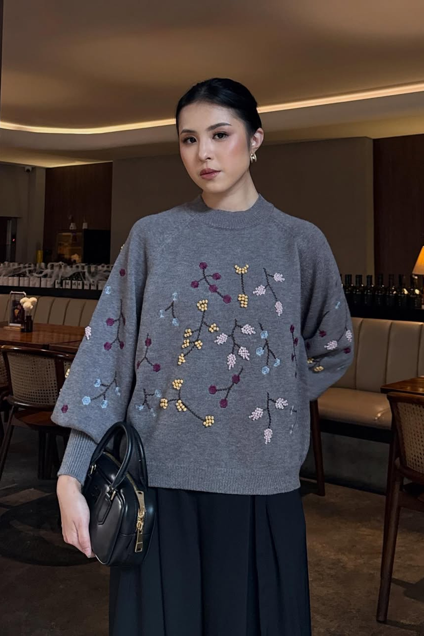 Wuji Signature Sweater - Sweater Signature Wanita Timeless Bermotif