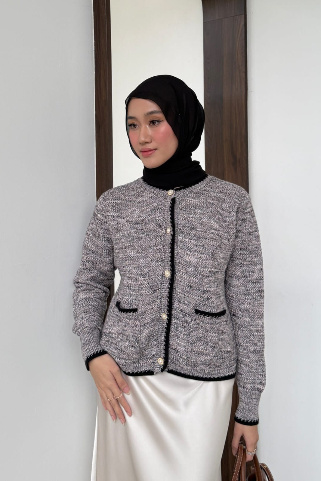 Tyla Cardy - Tea Rose - Cardigan Wanita Iconic Berkancing Bahan Wool Original Premium