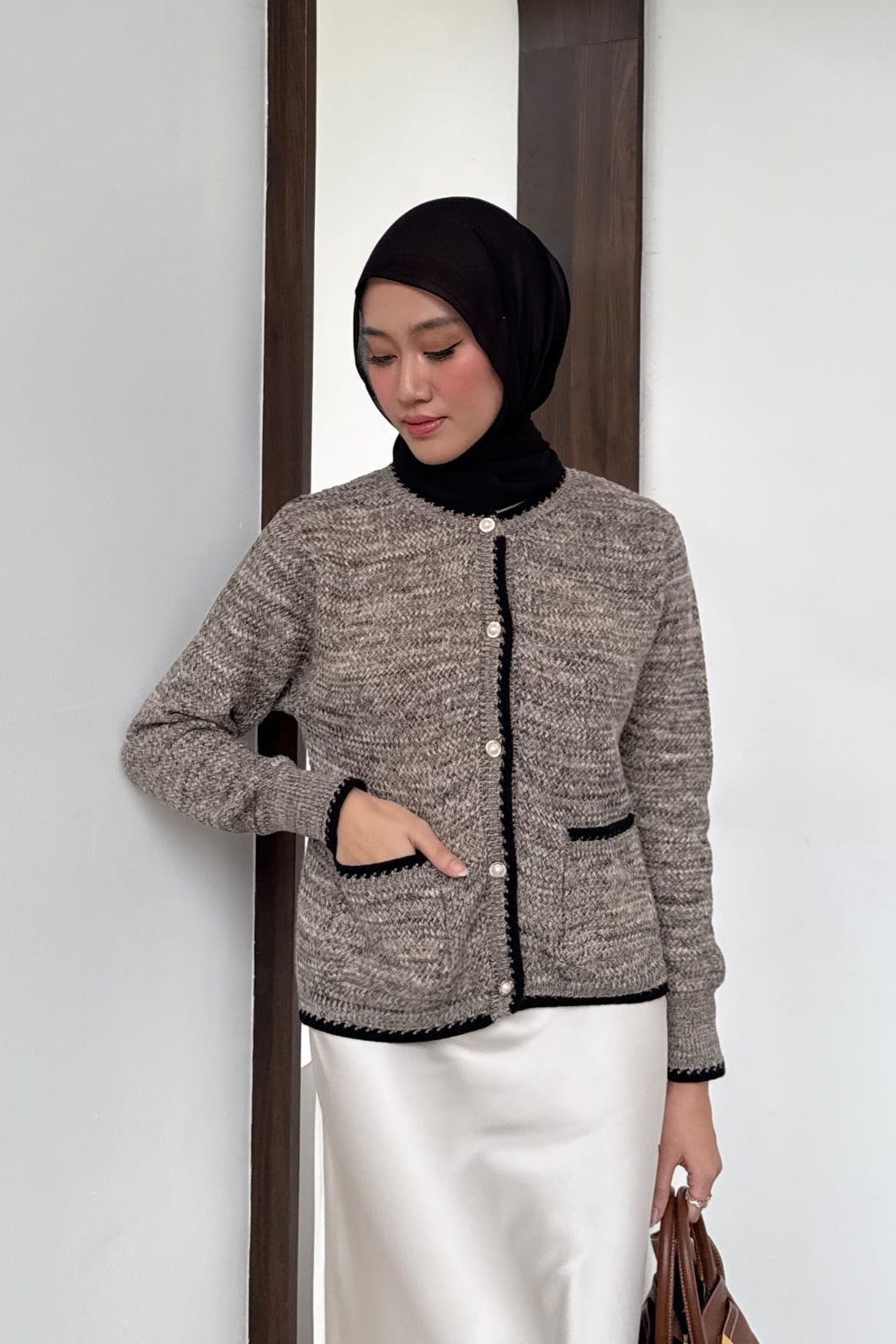 Tyla Cardy - Mocca - Cardigan Wanita Iconic Berkancing Bahan Wool Original Premium
