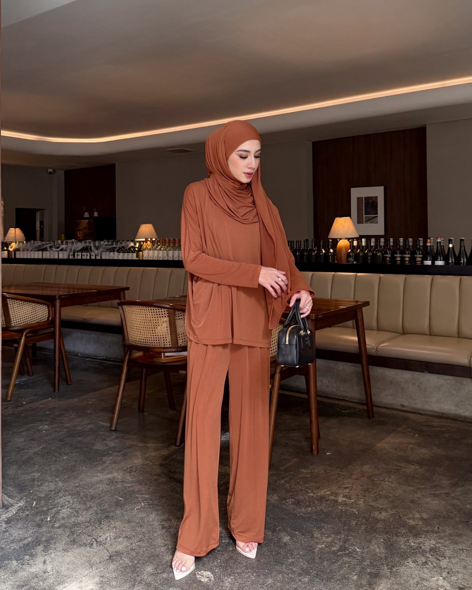 Yura Set - One Set Hijab Blouse Celana Bahan Jersey Premium