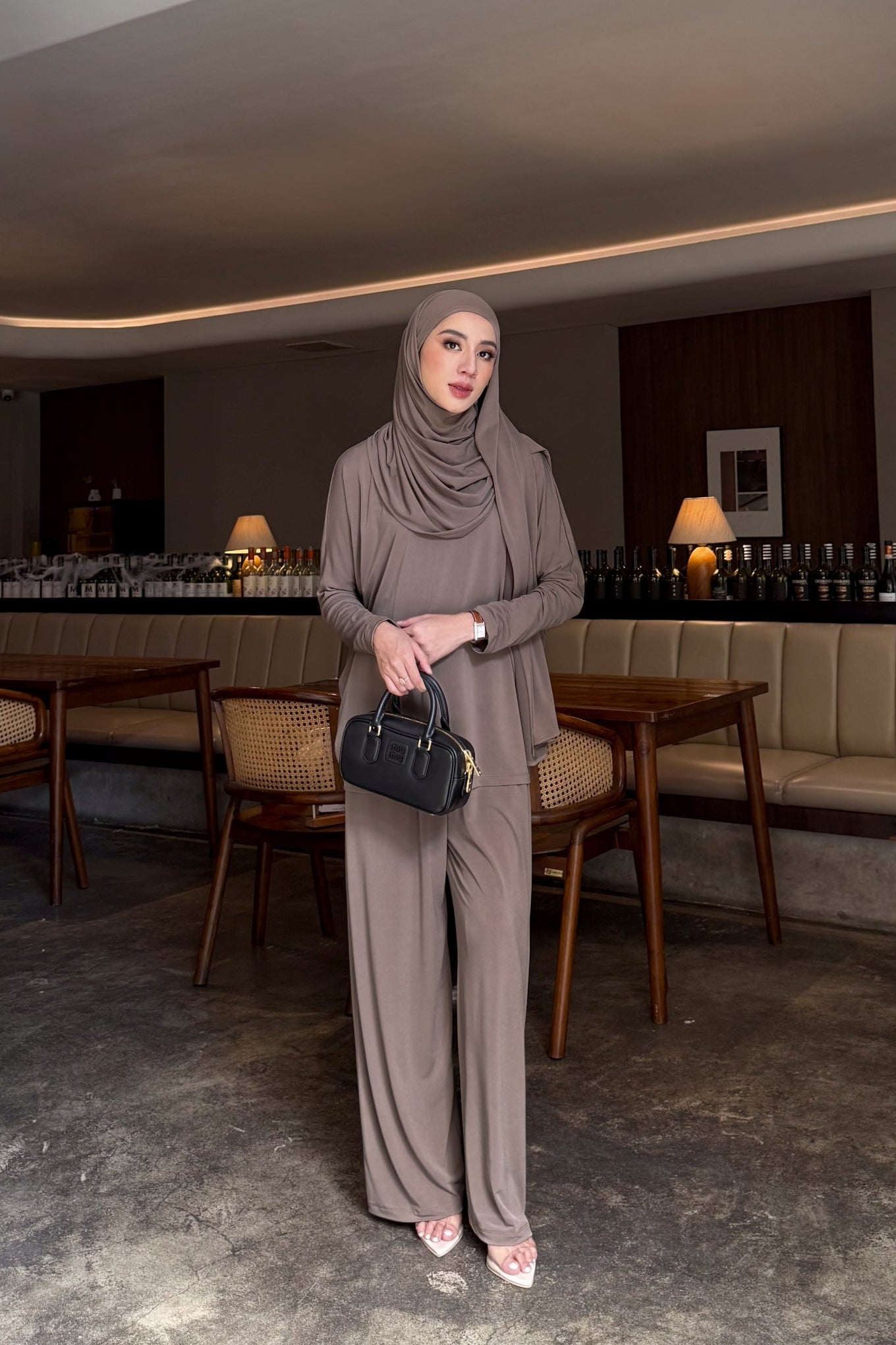 Yura Set - One Set Hijab Blouse Celana Bahan Jersey Premium