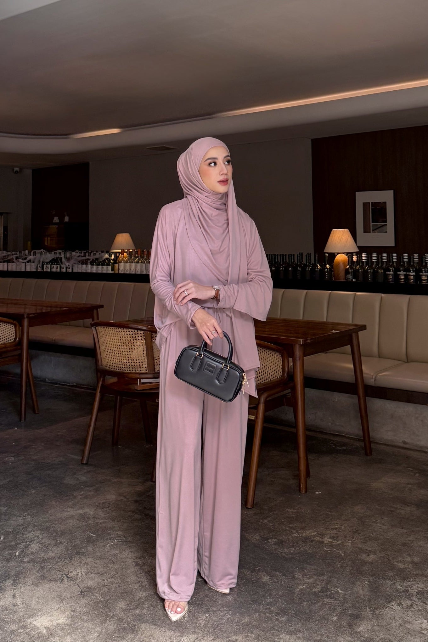 Yura Set - One Set Hijab Blouse Celana Bahan Jersey Premium